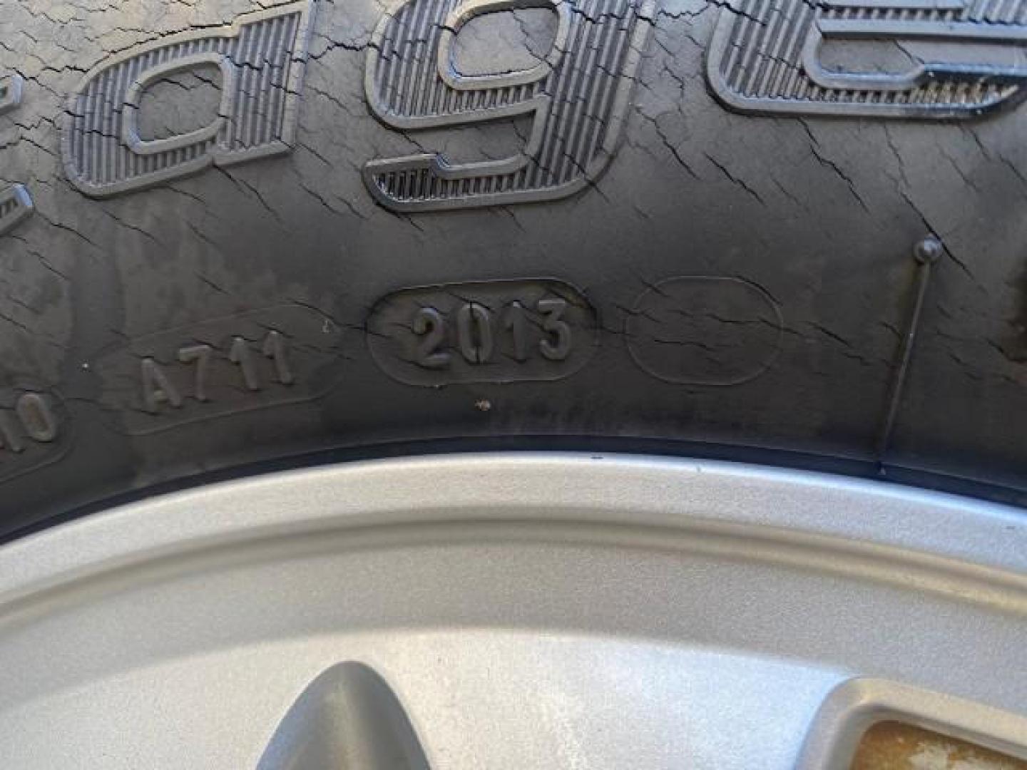 2002 Clover Green Pearl /Saddle Honda CR-V EX LOW MILES 34,271 1 OWNER 4WD (JHLRD78812C) with an 2.4L DOHC i-VTEC 16-Valve I4 Engine engine, Automatic transmission, located at 4701 North Dixie Hwy, Pompano Beach, FL, 33064, (954) 422-2889, 26.240938, -80.123474 - OUR WEBPAGE FLORIDACARS1.COM HAS OVER 100 PHOTOS AND FREE CARFAX LINK 2002 HONDA CR-V EX 4WD 1 OWNER VIN: JHLRD78812C081089 J H L R D 7 8 8 1 2 C 0 8 1 0 8 9 4 DOOR WAGON/SPORT UTILITY 2.4L I4 F DOHC GASOLINE 26 MPG ALL WHEEL DRIVE Features 4WD/AWD ABS Brakes Air Conditioning Alloy Wheels AM/FM Ster - Photo#86