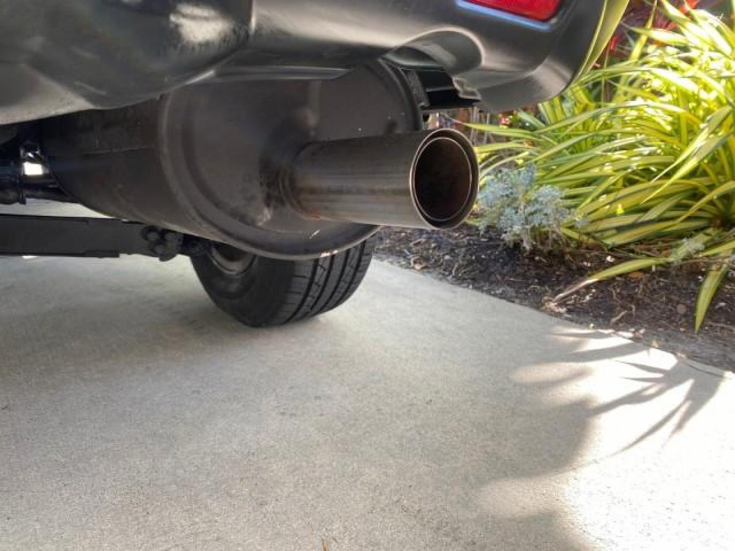 2002 Clover Green Pearl /Saddle Honda CR-V EX LOW MILES 34,271 1 OWNER 4WD (JHLRD78812C) with an 2.4L DOHC i-VTEC 16-Valve I4 Engine engine, Automatic transmission, located at 4701 North Dixie Hwy, Pompano Beach, FL, 33064, (954) 422-2889, 26.240938, -80.123474 - OUR WEBPAGE FLORIDACARS1.COM HAS OVER 100 PHOTOS AND FREE CARFAX LINK 2002 HONDA CR-V EX 4WD 1 OWNER VIN: JHLRD78812C081089 J H L R D 7 8 8 1 2 C 0 8 1 0 8 9 4 DOOR WAGON/SPORT UTILITY 2.4L I4 F DOHC GASOLINE 26 MPG ALL WHEEL DRIVE Features 4WD/AWD ABS Brakes Air Conditioning Alloy Wheels AM/FM Ster - Photo#92