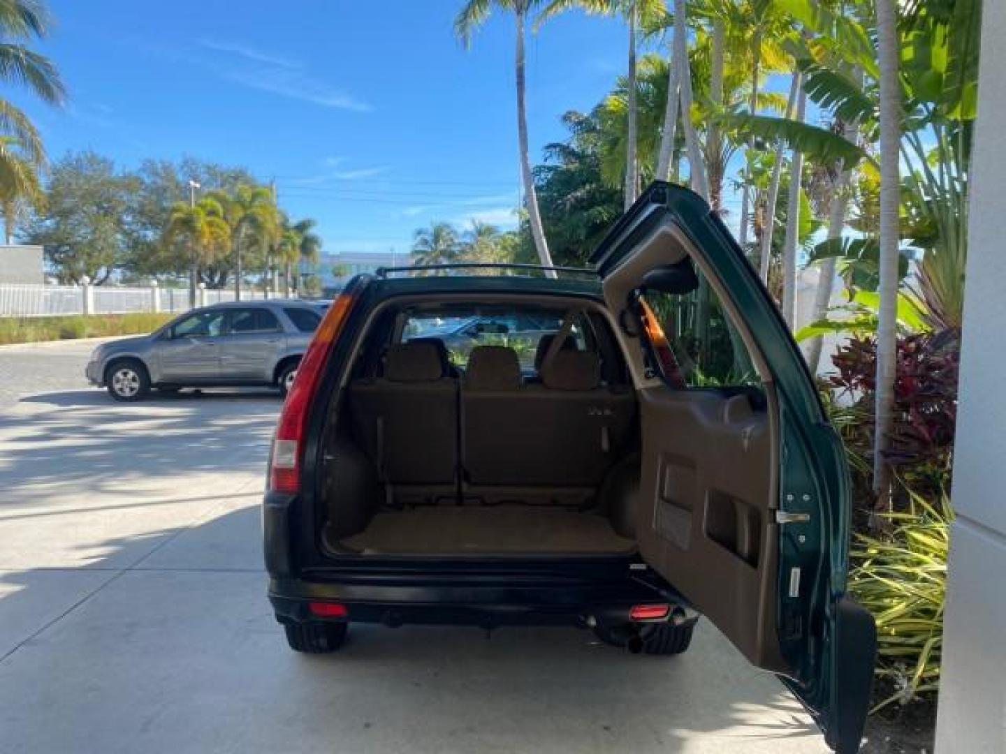 2002 Clover Green Pearl /Saddle Honda CR-V EX LOW MILES 34,271 1 OWNER 4WD (JHLRD78812C) with an 2.4L DOHC i-VTEC 16-Valve I4 Engine engine, Automatic transmission, located at 4701 North Dixie Hwy, Pompano Beach, FL, 33064, (954) 422-2889, 26.240938, -80.123474 - OUR WEBPAGE FLORIDACARS1.COM HAS OVER 100 PHOTOS AND FREE CARFAX LINK 2002 HONDA CR-V EX 4WD 1 OWNER VIN: JHLRD78812C081089 J H L R D 7 8 8 1 2 C 0 8 1 0 8 9 4 DOOR WAGON/SPORT UTILITY 2.4L I4 F DOHC GASOLINE 26 MPG ALL WHEEL DRIVE Features 4WD/AWD ABS Brakes Air Conditioning Alloy Wheels AM/FM Ster - Photo#93