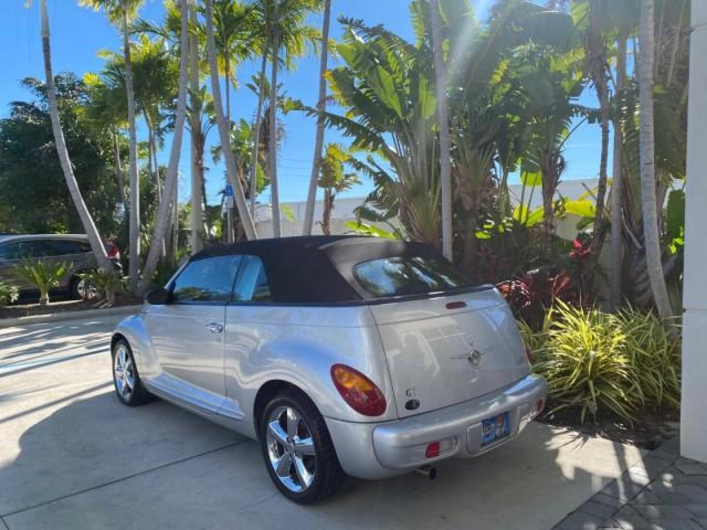 2005 Bright Silver Metallic /Dark Slate Gray Chrysler PT Cruiser GT LOW MILES 35,037 1 OWNER (3C3AY75S15T) with an 2.4L DOHC 16-Valve HO Turbo I4 Engine engine, Automatic transmission, located at 4701 North Dixie Hwy, Pompano Beach, FL, 33064, (954) 422-2889, 26.240938, -80.123474 - OUR WEBPAGE FLORIDACARS1.COM HAS OVER 100 PHOTOS AND FREE CARFAX LINK 2005 CHRYSLER PT CRUISER GT 1 OWNER VIN: 3C3AY75S15T362031 3 C 3 A Y 7 5 S 1 5 T 3 6 2 0 3 1 CONVERTIBLE 2.4L I4 F DOHC 16V GASOLINE 27 MPG FRONT WHEEL DRIVE Features ABS Brakes Air Conditioning Alloy Wheels AM/FM Stereo Automatic - Photo#5