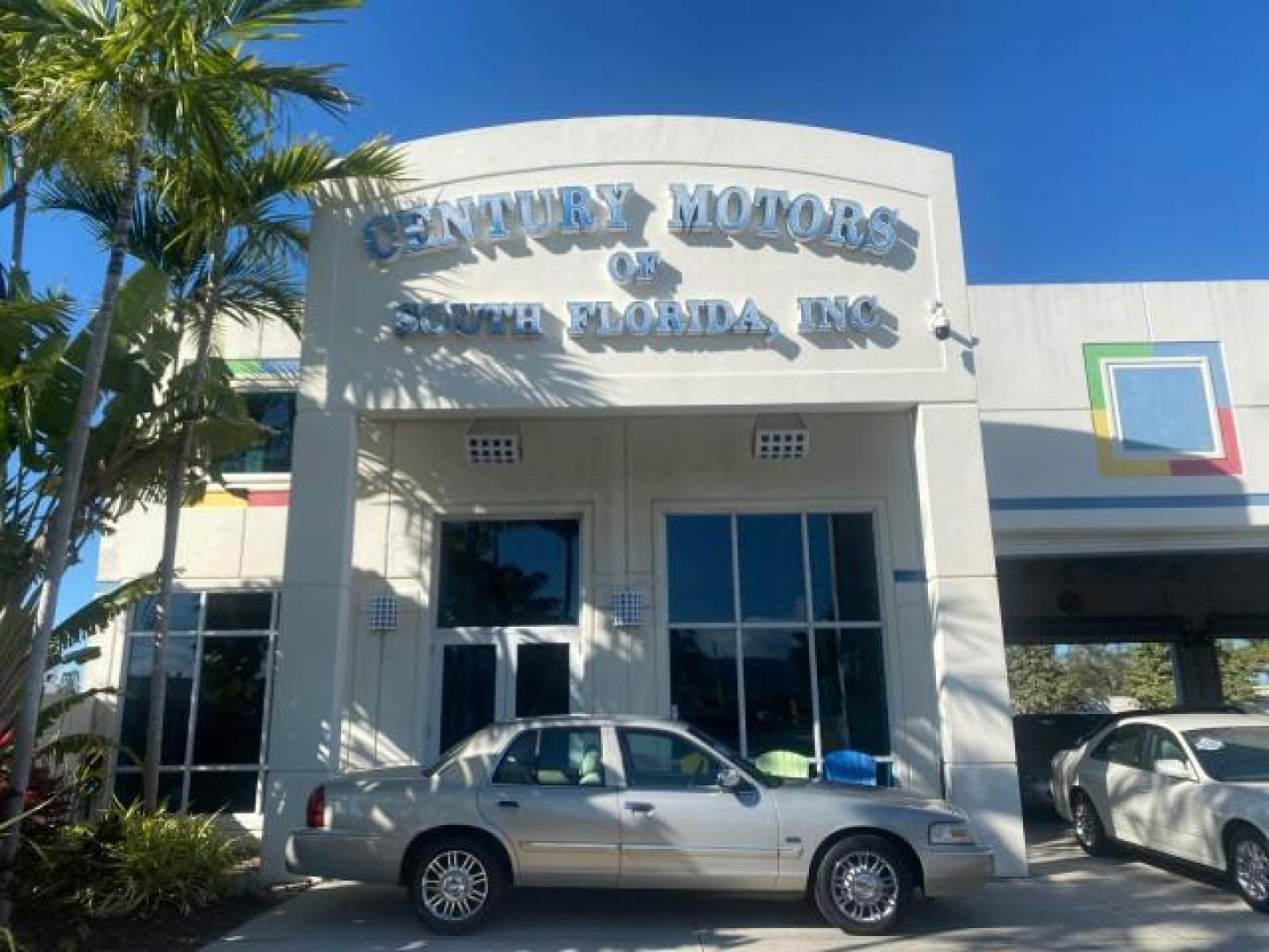 2008 Silver Birch Metallic /Medium Light Stone Mercury Grand Marquis LS LOW MILES 74,931 (2MEHM75V58X) with an 4.6L OHC FFV V8 Engine engine, Automatic transmission, located at 4701 North Dixie Hwy, Pompano Beach, FL, 33064, (954) 422-2889, 26.240938, -80.123474 - OUR WEBPAGE FLORIDACARS1.COM HAS OVER 100 PHOTOS AND FREE CARFAX LINK 2008 MERCURY GRAND MARQUIS LS PALM BEACH EDITION VIN: 2MEHM75V58X659322 2 M E H M 7 5 V 5 8 X 6 5 9 3 2 2 SEDAN 4 DR 4.6L V8 F SOHC FLEX FUEL 23 MPG REAR WHEEL DRIVE Features ABS Brakes Air Conditioning Alloy Wheels AM/FM Stereo A - Photo#0