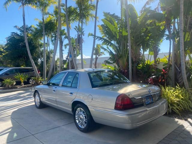 2008 Silver Birch Metallic /Medium Light Stone Mercury Grand Marquis LS LOW MILES 74,931 (2MEHM75V58X) with an 4.6L OHC FFV V8 Engine engine, Automatic transmission, located at 4701 North Dixie Hwy, Pompano Beach, FL, 33064, (954) 422-2889, 26.240938, -80.123474 - OUR WEBPAGE FLORIDACARS1.COM HAS OVER 100 PHOTOS AND FREE CARFAX LINK 2008 MERCURY GRAND MARQUIS LS PALM BEACH EDITION VIN: 2MEHM75V58X659322 2 M E H M 7 5 V 5 8 X 6 5 9 3 2 2 SEDAN 4 DR 4.6L V8 F SOHC FLEX FUEL 23 MPG REAR WHEEL DRIVE Features ABS Brakes Air Conditioning Alloy Wheels AM/FM Stereo A - Photo#5