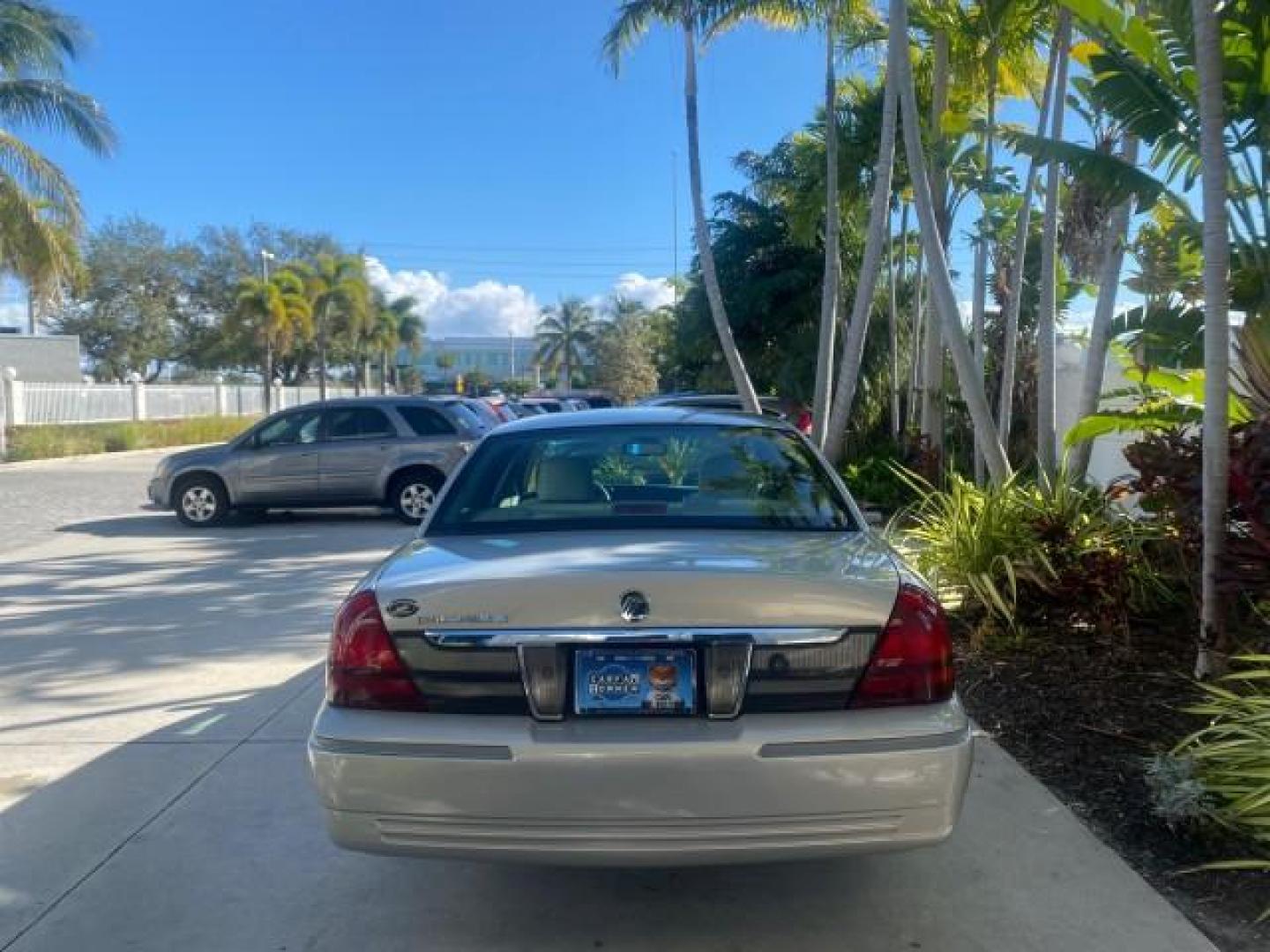 2008 Silver Birch Metallic /Medium Light Stone Mercury Grand Marquis LS LOW MILES 74,931 (2MEHM75V58X) with an 4.6L OHC FFV V8 Engine engine, Automatic transmission, located at 4701 North Dixie Hwy, Pompano Beach, FL, 33064, (954) 422-2889, 26.240938, -80.123474 - OUR WEBPAGE FLORIDACARS1.COM HAS OVER 100 PHOTOS AND FREE CARFAX LINK 2008 MERCURY GRAND MARQUIS LS PALM BEACH EDITION VIN: 2MEHM75V58X659322 2 M E H M 7 5 V 5 8 X 6 5 9 3 2 2 SEDAN 4 DR 4.6L V8 F SOHC FLEX FUEL 23 MPG REAR WHEEL DRIVE Features ABS Brakes Air Conditioning Alloy Wheels AM/FM Stereo A - Photo#6