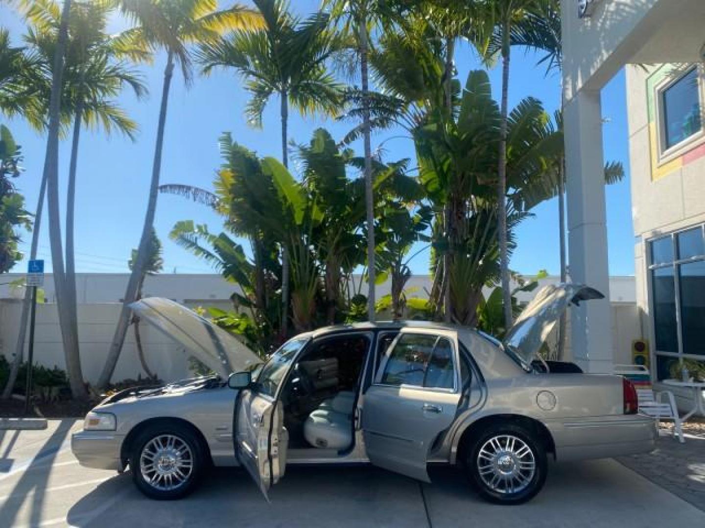 2008 Silver Birch Metallic /Medium Light Stone Mercury Grand Marquis LS LOW MILES 74,931 (2MEHM75V58X) with an 4.6L OHC FFV V8 Engine engine, Automatic transmission, located at 4701 North Dixie Hwy, Pompano Beach, FL, 33064, (954) 422-2889, 26.240938, -80.123474 - OUR WEBPAGE FLORIDACARS1.COM HAS OVER 100 PHOTOS AND FREE CARFAX LINK 2008 MERCURY GRAND MARQUIS LS PALM BEACH EDITION VIN: 2MEHM75V58X659322 2 M E H M 7 5 V 5 8 X 6 5 9 3 2 2 SEDAN 4 DR 4.6L V8 F SOHC FLEX FUEL 23 MPG REAR WHEEL DRIVE Features ABS Brakes Air Conditioning Alloy Wheels AM/FM Stereo A - Photo#8