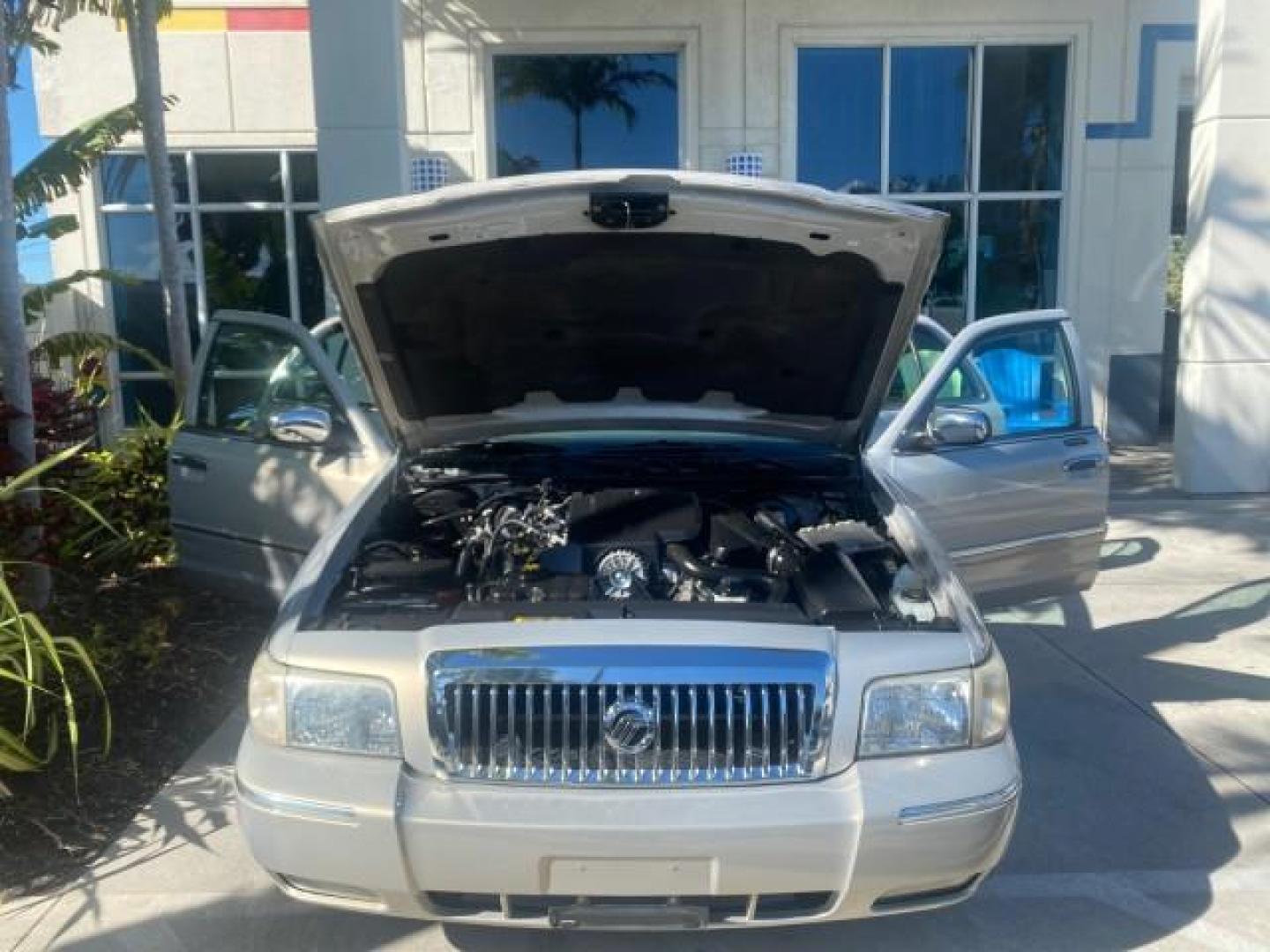 2008 Silver Birch Metallic /Medium Light Stone Mercury Grand Marquis LS LOW MILES 74,931 (2MEHM75V58X) with an 4.6L OHC FFV V8 Engine engine, Automatic transmission, located at 4701 North Dixie Hwy, Pompano Beach, FL, 33064, (954) 422-2889, 26.240938, -80.123474 - OUR WEBPAGE FLORIDACARS1.COM HAS OVER 100 PHOTOS AND FREE CARFAX LINK 2008 MERCURY GRAND MARQUIS LS PALM BEACH EDITION VIN: 2MEHM75V58X659322 2 M E H M 7 5 V 5 8 X 6 5 9 3 2 2 SEDAN 4 DR 4.6L V8 F SOHC FLEX FUEL 23 MPG REAR WHEEL DRIVE Features ABS Brakes Air Conditioning Alloy Wheels AM/FM Stereo A - Photo#17