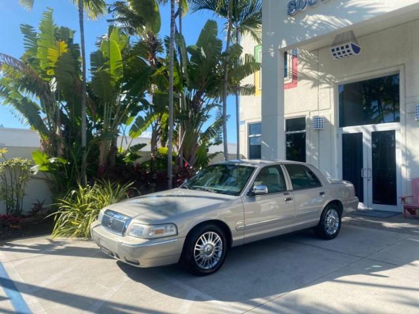 2008 Silver Birch Metallic /Medium Light Stone Mercury Grand Marquis LS LOW MILES 74,931 (2MEHM75V58X) with an 4.6L OHC FFV V8 Engine engine, Automatic transmission, located at 4701 North Dixie Hwy, Pompano Beach, FL, 33064, (954) 422-2889, 26.240938, -80.123474 - OUR WEBPAGE FLORIDACARS1.COM HAS OVER 100 PHOTOS AND FREE CARFAX LINK 2008 MERCURY GRAND MARQUIS LS PALM BEACH EDITION VIN: 2MEHM75V58X659322 2 M E H M 7 5 V 5 8 X 6 5 9 3 2 2 SEDAN 4 DR 4.6L V8 F SOHC FLEX FUEL 23 MPG REAR WHEEL DRIVE Features ABS Brakes Air Conditioning Alloy Wheels AM/FM Stereo A - Photo#28