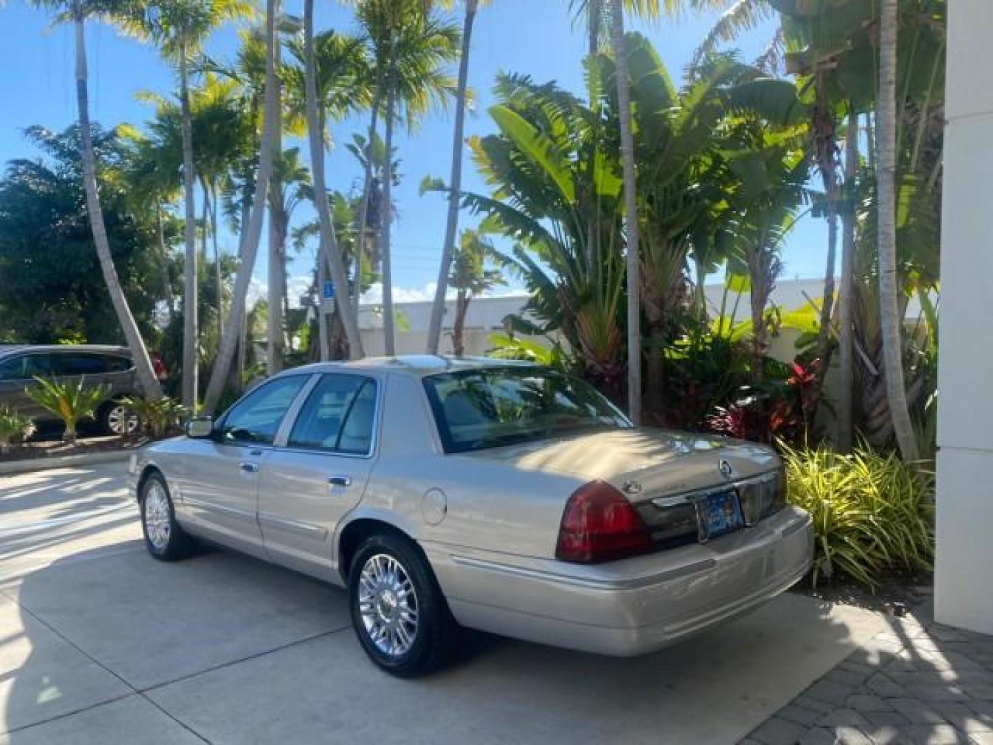 2008 Silver Birch Metallic /Medium Light Stone Mercury Grand Marquis LS LOW MILES 74,931 (2MEHM75V58X) with an 4.6L OHC FFV V8 Engine engine, Automatic transmission, located at 4701 North Dixie Hwy, Pompano Beach, FL, 33064, (954) 422-2889, 26.240938, -80.123474 - OUR WEBPAGE FLORIDACARS1.COM HAS OVER 100 PHOTOS AND FREE CARFAX LINK 2008 MERCURY GRAND MARQUIS LS PALM BEACH EDITION VIN: 2MEHM75V58X659322 2 M E H M 7 5 V 5 8 X 6 5 9 3 2 2 SEDAN 4 DR 4.6L V8 F SOHC FLEX FUEL 23 MPG REAR WHEEL DRIVE Features ABS Brakes Air Conditioning Alloy Wheels AM/FM Stereo A - Photo#32