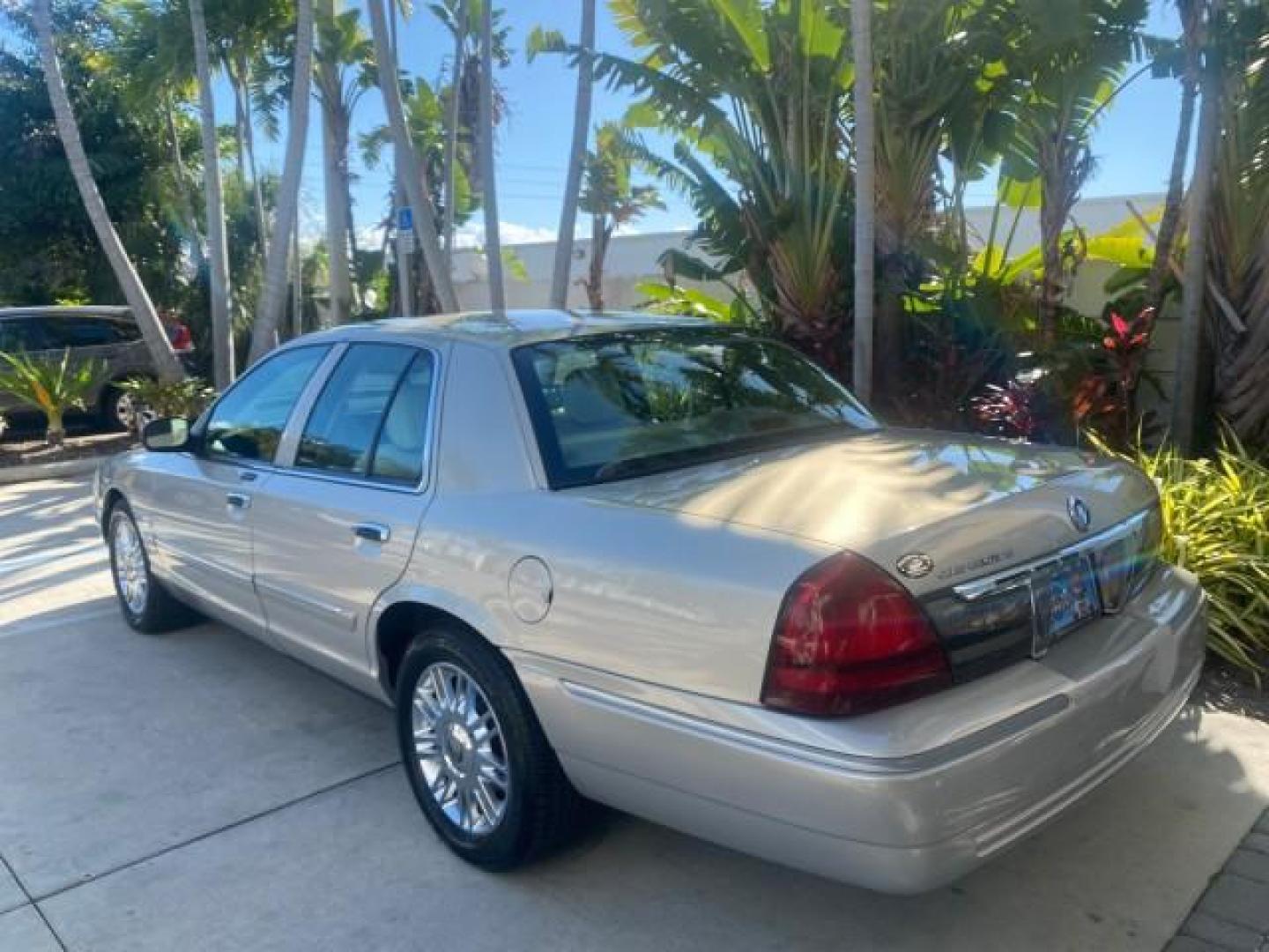 2008 Silver Birch Metallic /Medium Light Stone Mercury Grand Marquis LS LOW MILES 74,931 (2MEHM75V58X) with an 4.6L OHC FFV V8 Engine engine, Automatic transmission, located at 4701 North Dixie Hwy, Pompano Beach, FL, 33064, (954) 422-2889, 26.240938, -80.123474 - OUR WEBPAGE FLORIDACARS1.COM HAS OVER 100 PHOTOS AND FREE CARFAX LINK 2008 MERCURY GRAND MARQUIS LS PALM BEACH EDITION VIN: 2MEHM75V58X659322 2 M E H M 7 5 V 5 8 X 6 5 9 3 2 2 SEDAN 4 DR 4.6L V8 F SOHC FLEX FUEL 23 MPG REAR WHEEL DRIVE Features ABS Brakes Air Conditioning Alloy Wheels AM/FM Stereo A - Photo#33