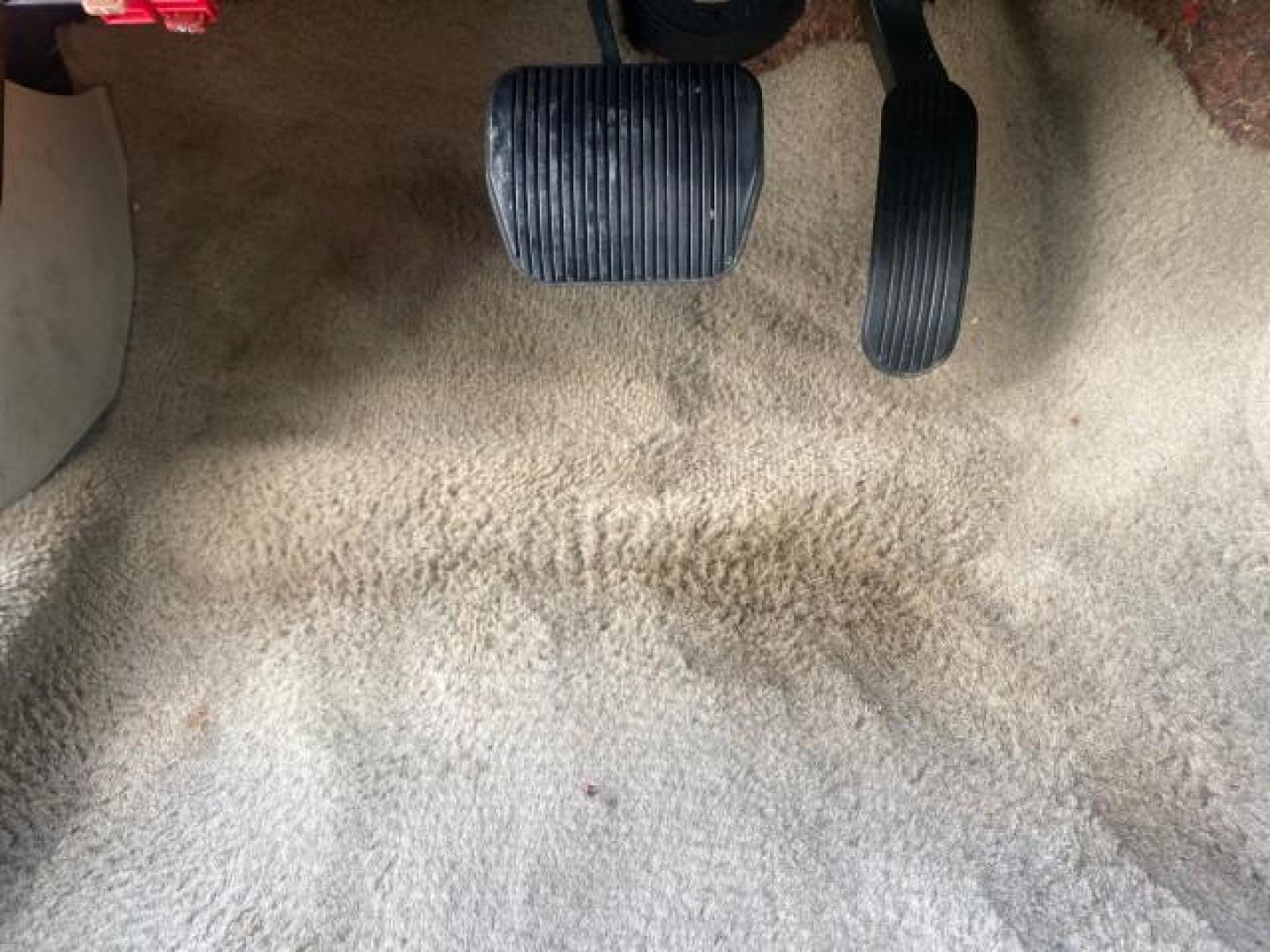 2008 Silver Birch Metallic /Medium Light Stone Mercury Grand Marquis LS LOW MILES 74,931 (2MEHM75V58X) with an 4.6L OHC FFV V8 Engine engine, Automatic transmission, located at 4701 North Dixie Hwy, Pompano Beach, FL, 33064, (954) 422-2889, 26.240938, -80.123474 - OUR WEBPAGE FLORIDACARS1.COM HAS OVER 100 PHOTOS AND FREE CARFAX LINK 2008 MERCURY GRAND MARQUIS LS PALM BEACH EDITION VIN: 2MEHM75V58X659322 2 M E H M 7 5 V 5 8 X 6 5 9 3 2 2 SEDAN 4 DR 4.6L V8 F SOHC FLEX FUEL 23 MPG REAR WHEEL DRIVE Features ABS Brakes Air Conditioning Alloy Wheels AM/FM Stereo A - Photo#53