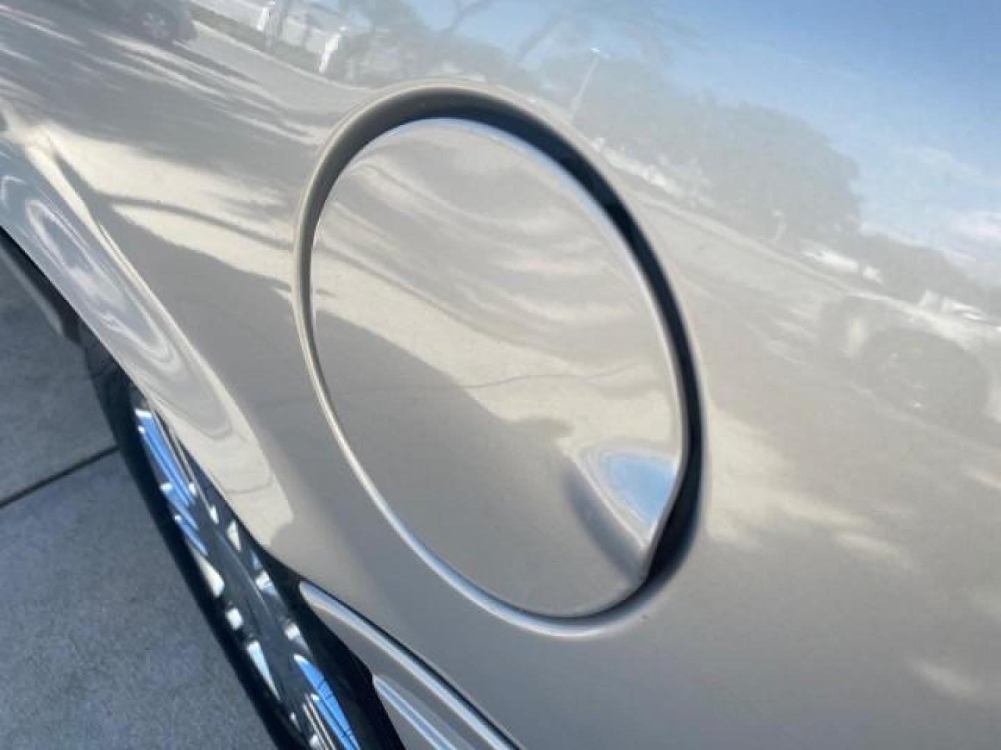 2008 Silver Birch Metallic /Medium Light Stone Mercury Grand Marquis LS LOW MILES 74,931 (2MEHM75V58X) with an 4.6L OHC FFV V8 Engine engine, Automatic transmission, located at 4701 North Dixie Hwy, Pompano Beach, FL, 33064, (954) 422-2889, 26.240938, -80.123474 - OUR WEBPAGE FLORIDACARS1.COM HAS OVER 100 PHOTOS AND FREE CARFAX LINK 2008 MERCURY GRAND MARQUIS LS PALM BEACH EDITION VIN: 2MEHM75V58X659322 2 M E H M 7 5 V 5 8 X 6 5 9 3 2 2 SEDAN 4 DR 4.6L V8 F SOHC FLEX FUEL 23 MPG REAR WHEEL DRIVE Features ABS Brakes Air Conditioning Alloy Wheels AM/FM Stereo A - Photo#82