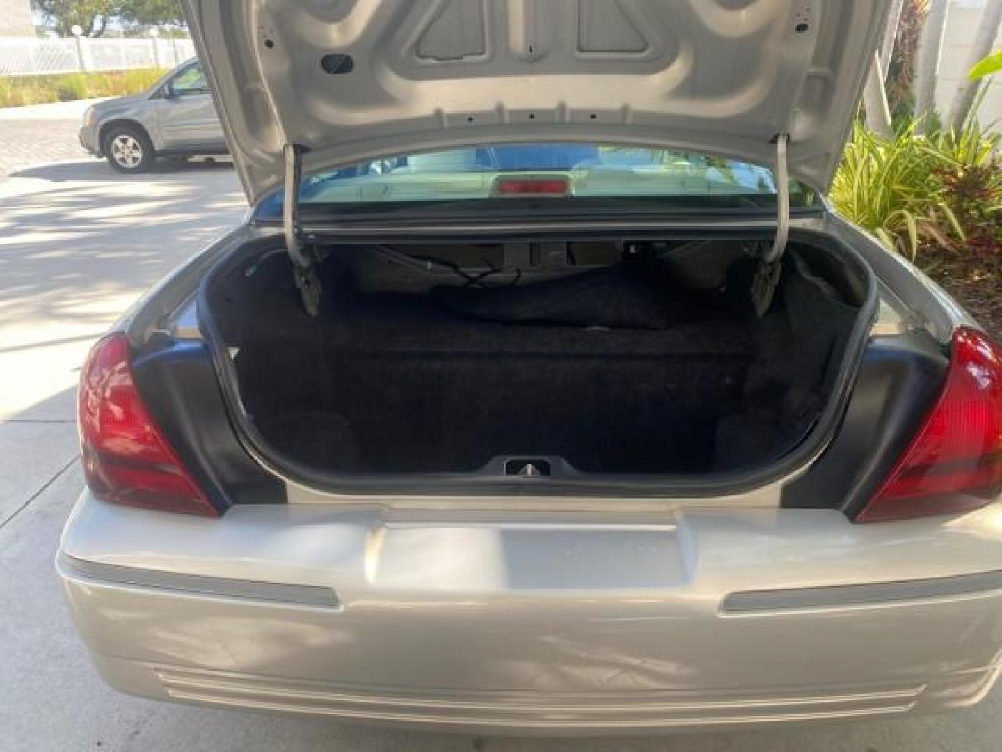 2008 Silver Birch Metallic /Medium Light Stone Mercury Grand Marquis LS LOW MILES 74,931 (2MEHM75V58X) with an 4.6L OHC FFV V8 Engine engine, Automatic transmission, located at 4701 North Dixie Hwy, Pompano Beach, FL, 33064, (954) 422-2889, 26.240938, -80.123474 - OUR WEBPAGE FLORIDACARS1.COM HAS OVER 100 PHOTOS AND FREE CARFAX LINK 2008 MERCURY GRAND MARQUIS LS PALM BEACH EDITION VIN: 2MEHM75V58X659322 2 M E H M 7 5 V 5 8 X 6 5 9 3 2 2 SEDAN 4 DR 4.6L V8 F SOHC FLEX FUEL 23 MPG REAR WHEEL DRIVE Features ABS Brakes Air Conditioning Alloy Wheels AM/FM Stereo A - Photo#87