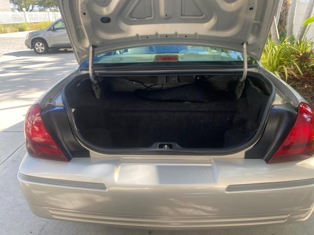 2008 Silver Birch Metallic /Medium Light Stone Mercury Grand Marquis LS LOW MILES 74,931 (2MEHM75V58X) with an 4.6L OHC FFV V8 Engine engine, Automatic transmission, located at 4701 North Dixie Hwy, Pompano Beach, FL, 33064, (954) 422-2889, 26.240938, -80.123474 - OUR WEBPAGE FLORIDACARS1.COM HAS OVER 100 PHOTOS AND FREE CARFAX LINK 2008 MERCURY GRAND MARQUIS LS PALM BEACH EDITION VIN: 2MEHM75V58X659322 2 M E H M 7 5 V 5 8 X 6 5 9 3 2 2 SEDAN 4 DR 4.6L V8 F SOHC FLEX FUEL 23 MPG REAR WHEEL DRIVE Features ABS Brakes Air Conditioning Alloy Wheels AM/FM Stereo A - Photo#87