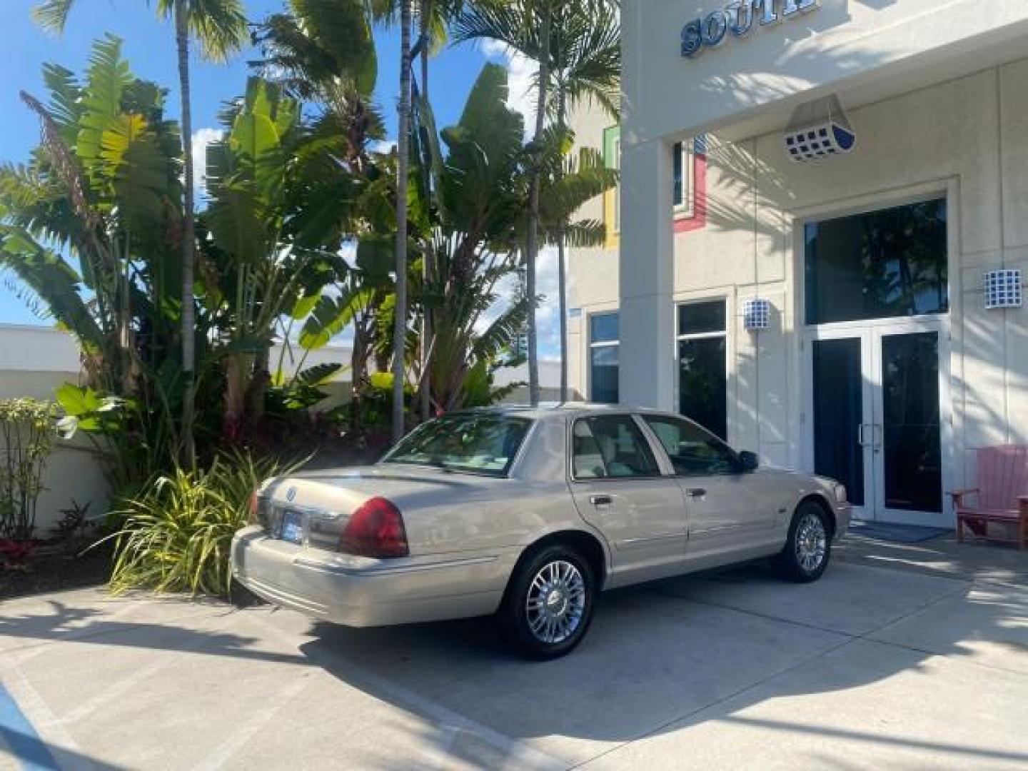 2008 Silver Birch Metallic /Medium Light Stone Mercury Grand Marquis LS LOW MILES 74,931 (2MEHM75V58X) with an 4.6L OHC FFV V8 Engine engine, Automatic transmission, located at 4701 North Dixie Hwy, Pompano Beach, FL, 33064, (954) 422-2889, 26.240938, -80.123474 - OUR WEBPAGE FLORIDACARS1.COM HAS OVER 100 PHOTOS AND FREE CARFAX LINK 2008 MERCURY GRAND MARQUIS LS PALM BEACH EDITION VIN: 2MEHM75V58X659322 2 M E H M 7 5 V 5 8 X 6 5 9 3 2 2 SEDAN 4 DR 4.6L V8 F SOHC FLEX FUEL 23 MPG REAR WHEEL DRIVE Features ABS Brakes Air Conditioning Alloy Wheels AM/FM Stereo A - Photo#93
