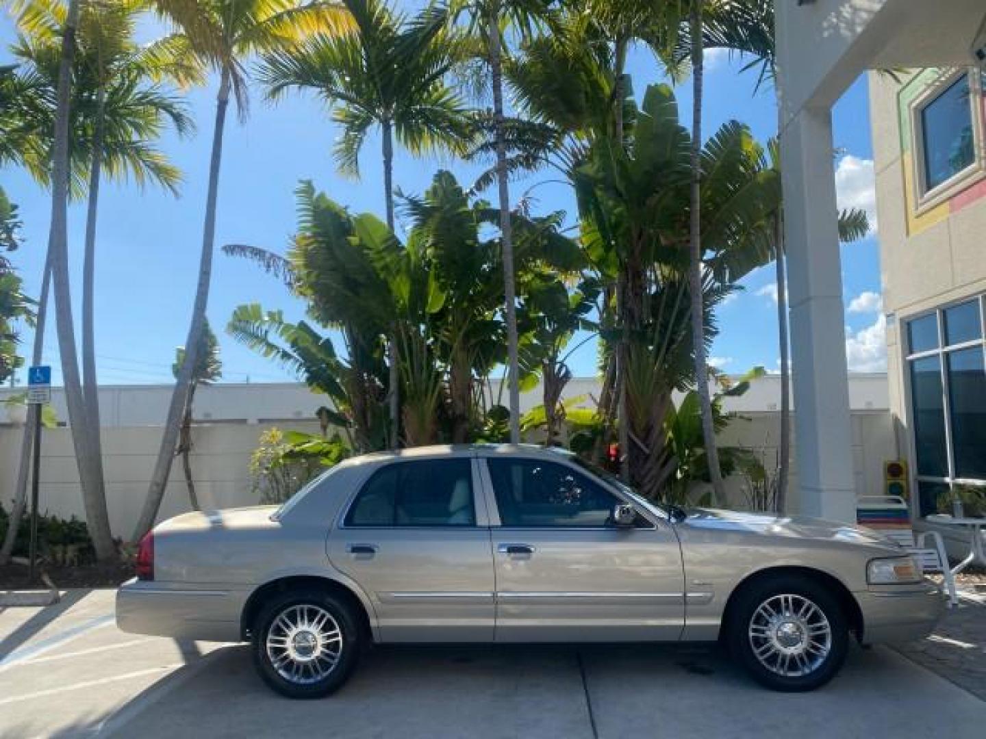 2008 Silver Birch Metallic /Medium Light Stone Mercury Grand Marquis LS LOW MILES 74,931 (2MEHM75V58X) with an 4.6L OHC FFV V8 Engine engine, Automatic transmission, located at 4701 North Dixie Hwy, Pompano Beach, FL, 33064, (954) 422-2889, 26.240938, -80.123474 - OUR WEBPAGE FLORIDACARS1.COM HAS OVER 100 PHOTOS AND FREE CARFAX LINK 2008 MERCURY GRAND MARQUIS LS PALM BEACH EDITION VIN: 2MEHM75V58X659322 2 M E H M 7 5 V 5 8 X 6 5 9 3 2 2 SEDAN 4 DR 4.6L V8 F SOHC FLEX FUEL 23 MPG REAR WHEEL DRIVE Features ABS Brakes Air Conditioning Alloy Wheels AM/FM Stereo A - Photo#95