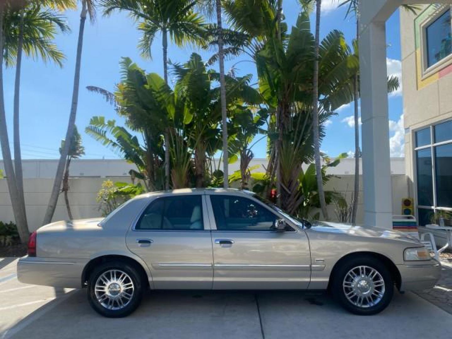 2008 Silver Birch Metallic /Medium Light Stone Mercury Grand Marquis LS LOW MILES 74,931 (2MEHM75V58X) with an 4.6L OHC FFV V8 Engine engine, Automatic transmission, located at 4701 North Dixie Hwy, Pompano Beach, FL, 33064, (954) 422-2889, 26.240938, -80.123474 - OUR WEBPAGE FLORIDACARS1.COM HAS OVER 100 PHOTOS AND FREE CARFAX LINK 2008 MERCURY GRAND MARQUIS LS PALM BEACH EDITION VIN: 2MEHM75V58X659322 2 M E H M 7 5 V 5 8 X 6 5 9 3 2 2 SEDAN 4 DR 4.6L V8 F SOHC FLEX FUEL 23 MPG REAR WHEEL DRIVE Features ABS Brakes Air Conditioning Alloy Wheels AM/FM Stereo A - Photo#96