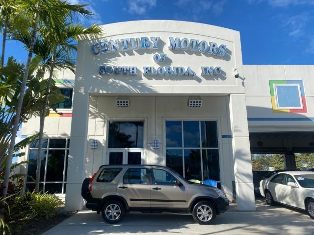 2005 Sahara Sand Metallic /Ivory Honda CR-V LX LOW MILES 52,177 SUV (SHSRD68595U) with an 2.4L DOHC MPFI 16-Valve i-VTEC I4 Engine engine, Automatic transmission, located at 4701 North Dixie Hwy, Pompano Beach, FL, 33064, (954) 422-2889, 26.240938, -80.123474 - OUR WEBPAGE FLORIDACARS1.COM HAS OVER 100 PHOTOS AND FREE CARFAX LINK 2005 HONDA CR-V LX VIN: SHSRD68595U306596 S H S R D 6 8 5 9 5 U 3 0 6 5 9 6 4 DOOR WAGON/SPORT UTILITY 2.4L I4 F DOHC GASOLINE 29 MPG FRONT WHEEL DRIVE Features ABS Brakes Air Conditioning AM/FM Stereo Automatic Transmission Casse - Photo#0