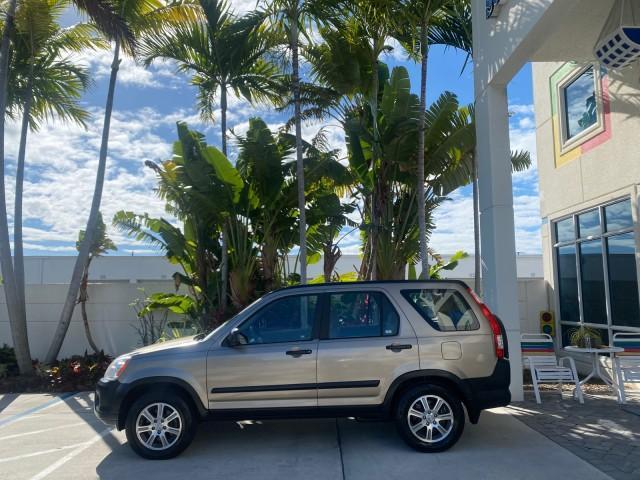 2005 Sahara Sand Metallic /Ivory Honda CR-V LX LOW MILES 52,177 SUV (SHSRD68595U) with an 2.4L DOHC MPFI 16-Valve i-VTEC I4 Engine engine, Automatic transmission, located at 4701 North Dixie Hwy, Pompano Beach, FL, 33064, (954) 422-2889, 26.240938, -80.123474 - OUR WEBPAGE FLORIDACARS1.COM HAS OVER 100 PHOTOS AND FREE CARFAX LINK 2005 HONDA CR-V LX VIN: SHSRD68595U306596 S H S R D 6 8 5 9 5 U 3 0 6 5 9 6 4 DOOR WAGON/SPORT UTILITY 2.4L I4 F DOHC GASOLINE 29 MPG FRONT WHEEL DRIVE Features ABS Brakes Air Conditioning AM/FM Stereo Automatic Transmission Casse - Photo#4