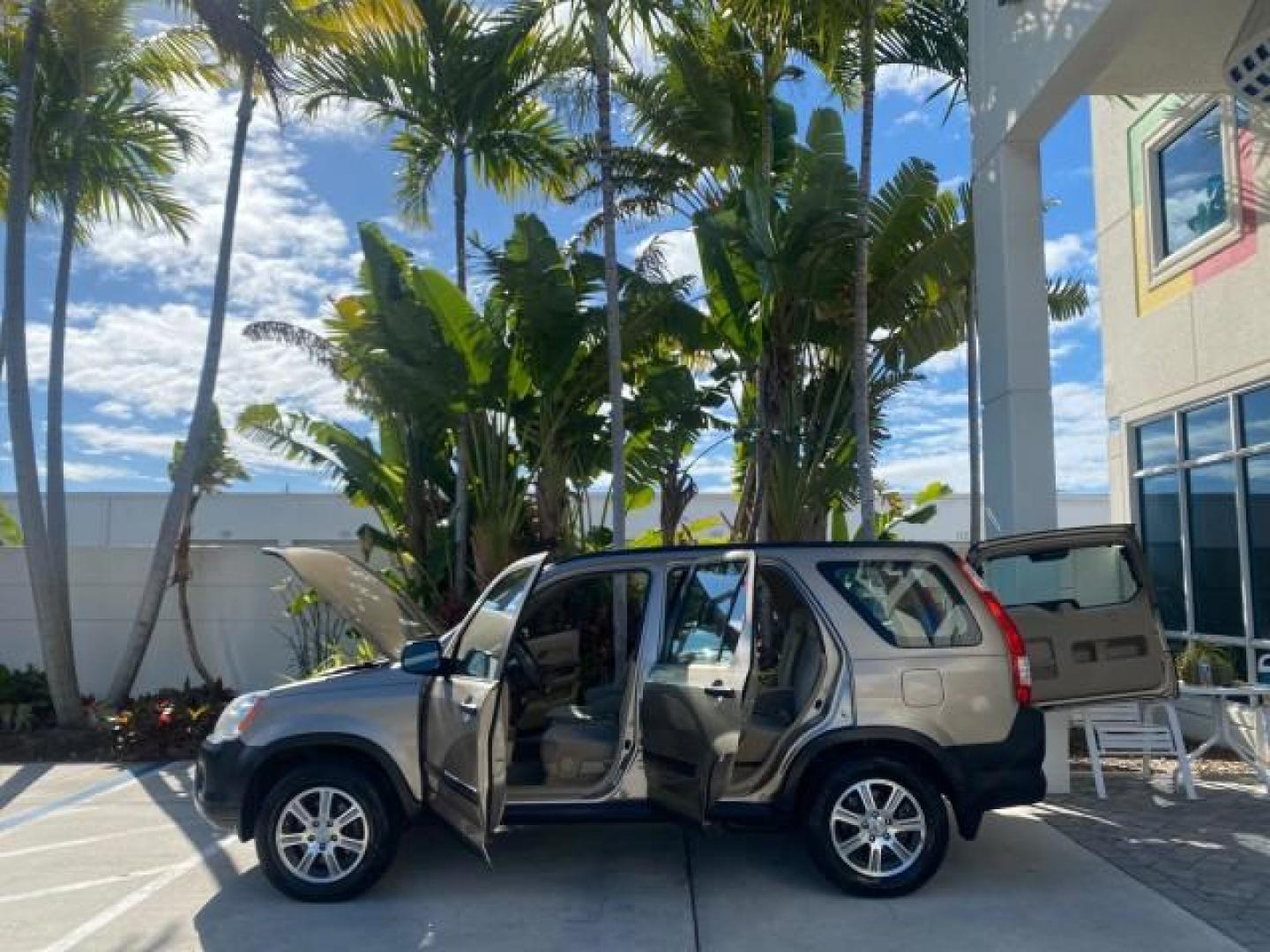 2005 Sahara Sand Metallic /Ivory Honda CR-V LX LOW MILES 52,177 SUV (SHSRD68595U) with an 2.4L DOHC MPFI 16-Valve i-VTEC I4 Engine engine, Automatic transmission, located at 4701 North Dixie Hwy, Pompano Beach, FL, 33064, (954) 422-2889, 26.240938, -80.123474 - OUR WEBPAGE FLORIDACARS1.COM HAS OVER 100 PHOTOS AND FREE CARFAX LINK 2005 HONDA CR-V LX VIN: SHSRD68595U306596 S H S R D 6 8 5 9 5 U 3 0 6 5 9 6 4 DOOR WAGON/SPORT UTILITY 2.4L I4 F DOHC GASOLINE 29 MPG FRONT WHEEL DRIVE Features ABS Brakes Air Conditioning AM/FM Stereo Automatic Transmission Casse - Photo#8