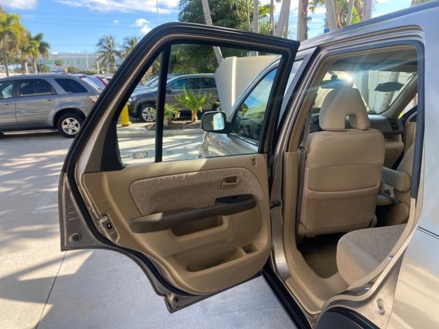 2005 Sahara Sand Metallic /Ivory Honda CR-V LX LOW MILES 52,177 SUV (SHSRD68595U) with an 2.4L DOHC MPFI 16-Valve i-VTEC I4 Engine engine, Automatic transmission, located at 4701 North Dixie Hwy, Pompano Beach, FL, 33064, (954) 422-2889, 26.240938, -80.123474 - OUR WEBPAGE FLORIDACARS1.COM HAS OVER 100 PHOTOS AND FREE CARFAX LINK 2005 HONDA CR-V LX VIN: SHSRD68595U306596 S H S R D 6 8 5 9 5 U 3 0 6 5 9 6 4 DOOR WAGON/SPORT UTILITY 2.4L I4 F DOHC GASOLINE 29 MPG FRONT WHEEL DRIVE Features ABS Brakes Air Conditioning AM/FM Stereo Automatic Transmission Casse - Photo#13
