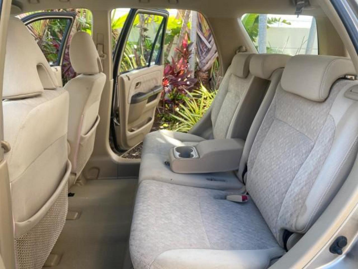 2005 Sahara Sand Metallic /Ivory Honda CR-V LX LOW MILES 52,177 SUV (SHSRD68595U) with an 2.4L DOHC MPFI 16-Valve i-VTEC I4 Engine engine, Automatic transmission, located at 4701 North Dixie Hwy, Pompano Beach, FL, 33064, (954) 422-2889, 26.240938, -80.123474 - OUR WEBPAGE FLORIDACARS1.COM HAS OVER 100 PHOTOS AND FREE CARFAX LINK 2005 HONDA CR-V LX VIN: SHSRD68595U306596 S H S R D 6 8 5 9 5 U 3 0 6 5 9 6 4 DOOR WAGON/SPORT UTILITY 2.4L I4 F DOHC GASOLINE 29 MPG FRONT WHEEL DRIVE Features ABS Brakes Air Conditioning AM/FM Stereo Automatic Transmission Casse - Photo#14