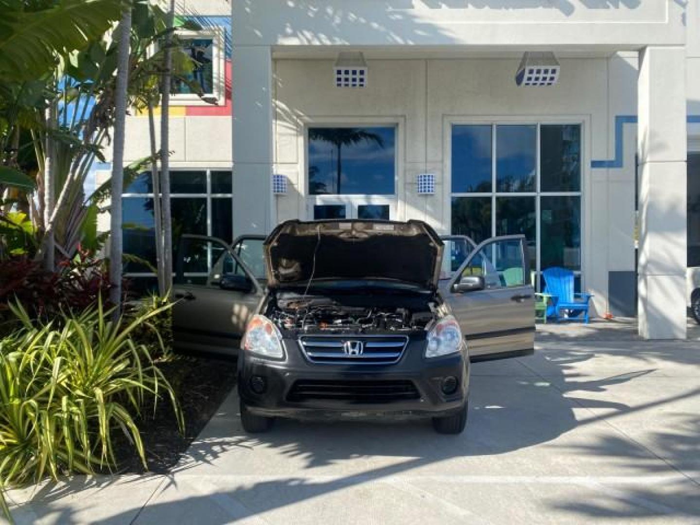 2005 Sahara Sand Metallic /Ivory Honda CR-V LX LOW MILES 52,177 SUV (SHSRD68595U) with an 2.4L DOHC MPFI 16-Valve i-VTEC I4 Engine engine, Automatic transmission, located at 4701 North Dixie Hwy, Pompano Beach, FL, 33064, (954) 422-2889, 26.240938, -80.123474 - OUR WEBPAGE FLORIDACARS1.COM HAS OVER 100 PHOTOS AND FREE CARFAX LINK 2005 HONDA CR-V LX VIN: SHSRD68595U306596 S H S R D 6 8 5 9 5 U 3 0 6 5 9 6 4 DOOR WAGON/SPORT UTILITY 2.4L I4 F DOHC GASOLINE 29 MPG FRONT WHEEL DRIVE Features ABS Brakes Air Conditioning AM/FM Stereo Automatic Transmission Casse - Photo#16