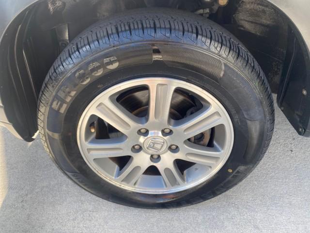 2005 Sahara Sand Metallic /Ivory Honda CR-V LX LOW MILES 52,177 SUV (SHSRD68595U) with an 2.4L DOHC MPFI 16-Valve i-VTEC I4 Engine engine, Automatic transmission, located at 4701 North Dixie Hwy, Pompano Beach, FL, 33064, (954) 422-2889, 26.240938, -80.123474 - OUR WEBPAGE FLORIDACARS1.COM HAS OVER 100 PHOTOS AND FREE CARFAX LINK 2005 HONDA CR-V LX VIN: SHSRD68595U306596 S H S R D 6 8 5 9 5 U 3 0 6 5 9 6 4 DOOR WAGON/SPORT UTILITY 2.4L I4 F DOHC GASOLINE 29 MPG FRONT WHEEL DRIVE Features ABS Brakes Air Conditioning AM/FM Stereo Automatic Transmission Casse - Photo#19