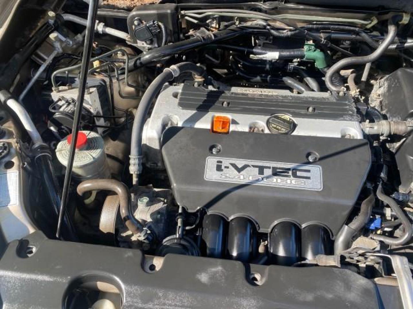 2005 Sahara Sand Metallic /Ivory Honda CR-V LX LOW MILES 52,177 SUV (SHSRD68595U) with an 2.4L DOHC MPFI 16-Valve i-VTEC I4 Engine engine, Automatic transmission, located at 4701 North Dixie Hwy, Pompano Beach, FL, 33064, (954) 422-2889, 26.240938, -80.123474 - OUR WEBPAGE FLORIDACARS1.COM HAS OVER 100 PHOTOS AND FREE CARFAX LINK 2005 HONDA CR-V LX VIN: SHSRD68595U306596 S H S R D 6 8 5 9 5 U 3 0 6 5 9 6 4 DOOR WAGON/SPORT UTILITY 2.4L I4 F DOHC GASOLINE 29 MPG FRONT WHEEL DRIVE Features ABS Brakes Air Conditioning AM/FM Stereo Automatic Transmission Casse - Photo#24