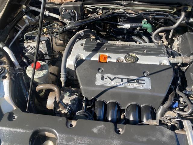 2005 Sahara Sand Metallic /Ivory Honda CR-V LX LOW MILES 52,177 SUV (SHSRD68595U) with an 2.4L DOHC MPFI 16-Valve i-VTEC I4 Engine engine, Automatic transmission, located at 4701 North Dixie Hwy, Pompano Beach, FL, 33064, (954) 422-2889, 26.240938, -80.123474 - OUR WEBPAGE FLORIDACARS1.COM HAS OVER 100 PHOTOS AND FREE CARFAX LINK 2005 HONDA CR-V LX VIN: SHSRD68595U306596 S H S R D 6 8 5 9 5 U 3 0 6 5 9 6 4 DOOR WAGON/SPORT UTILITY 2.4L I4 F DOHC GASOLINE 29 MPG FRONT WHEEL DRIVE Features ABS Brakes Air Conditioning AM/FM Stereo Automatic Transmission Casse - Photo#24