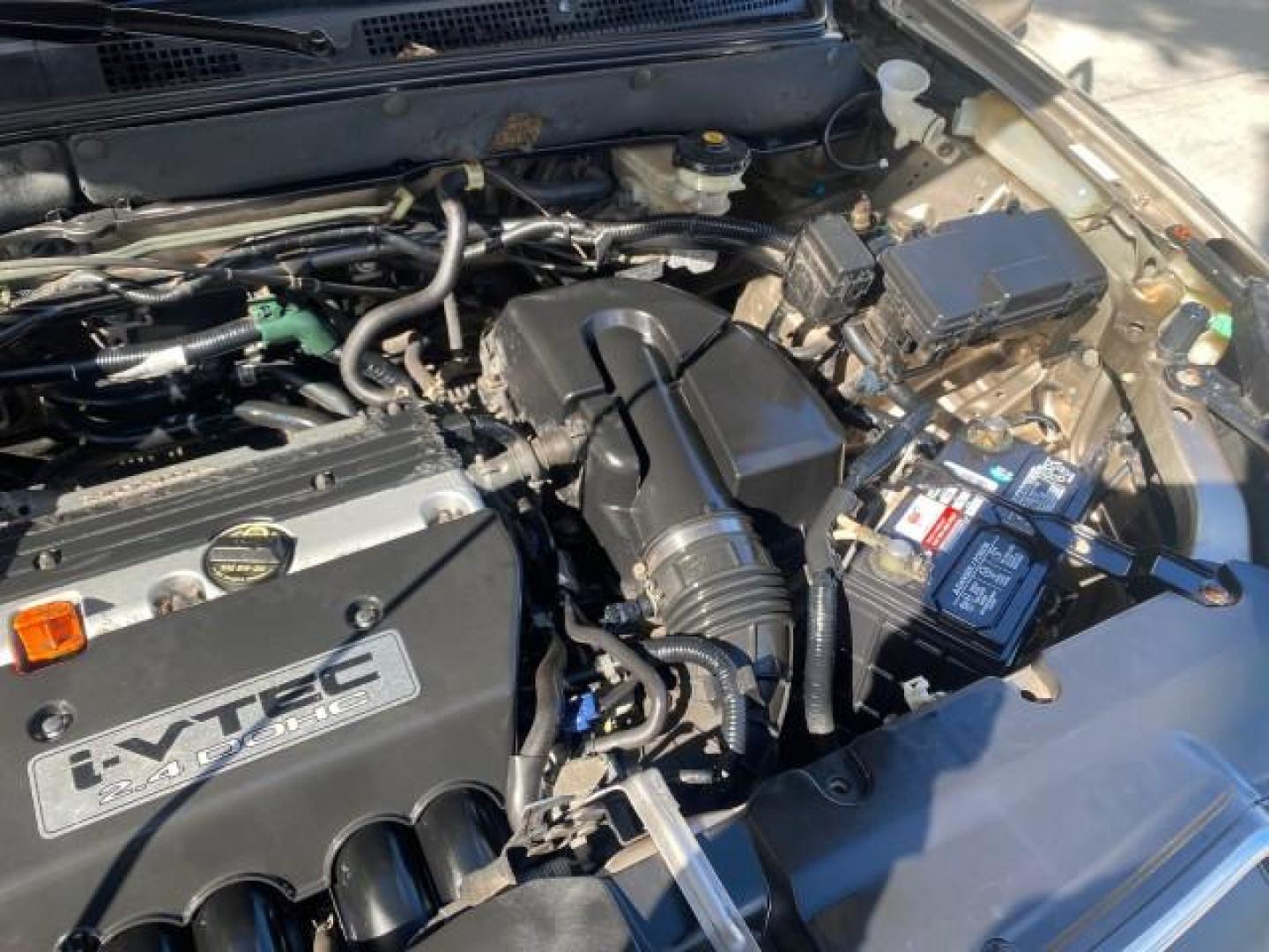 2005 Sahara Sand Metallic /Ivory Honda CR-V LX LOW MILES 52,177 SUV (SHSRD68595U) with an 2.4L DOHC MPFI 16-Valve i-VTEC I4 Engine engine, Automatic transmission, located at 4701 North Dixie Hwy, Pompano Beach, FL, 33064, (954) 422-2889, 26.240938, -80.123474 - OUR WEBPAGE FLORIDACARS1.COM HAS OVER 100 PHOTOS AND FREE CARFAX LINK 2005 HONDA CR-V LX VIN: SHSRD68595U306596 S H S R D 6 8 5 9 5 U 3 0 6 5 9 6 4 DOOR WAGON/SPORT UTILITY 2.4L I4 F DOHC GASOLINE 29 MPG FRONT WHEEL DRIVE Features ABS Brakes Air Conditioning AM/FM Stereo Automatic Transmission Casse - Photo#25