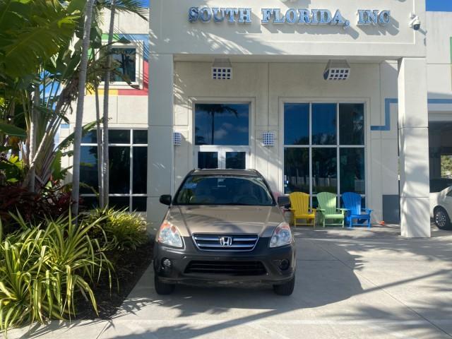 2005 Sahara Sand Metallic /Ivory Honda CR-V LX LOW MILES 52,177 SUV (SHSRD68595U) with an 2.4L DOHC MPFI 16-Valve i-VTEC I4 Engine engine, Automatic transmission, located at 4701 North Dixie Hwy, Pompano Beach, FL, 33064, (954) 422-2889, 26.240938, -80.123474 - OUR WEBPAGE FLORIDACARS1.COM HAS OVER 100 PHOTOS AND FREE CARFAX LINK 2005 HONDA CR-V LX VIN: SHSRD68595U306596 S H S R D 6 8 5 9 5 U 3 0 6 5 9 6 4 DOOR WAGON/SPORT UTILITY 2.4L I4 F DOHC GASOLINE 29 MPG FRONT WHEEL DRIVE Features ABS Brakes Air Conditioning AM/FM Stereo Automatic Transmission Casse - Photo#26