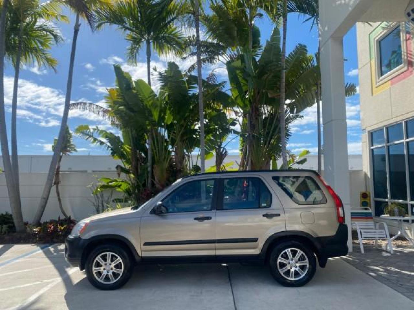 2005 Sahara Sand Metallic /Ivory Honda CR-V LX LOW MILES 52,177 SUV (SHSRD68595U) with an 2.4L DOHC MPFI 16-Valve i-VTEC I4 Engine engine, Automatic transmission, located at 4701 North Dixie Hwy, Pompano Beach, FL, 33064, (954) 422-2889, 26.240938, -80.123474 - OUR WEBPAGE FLORIDACARS1.COM HAS OVER 100 PHOTOS AND FREE CARFAX LINK 2005 HONDA CR-V LX VIN: SHSRD68595U306596 S H S R D 6 8 5 9 5 U 3 0 6 5 9 6 4 DOOR WAGON/SPORT UTILITY 2.4L I4 F DOHC GASOLINE 29 MPG FRONT WHEEL DRIVE Features ABS Brakes Air Conditioning AM/FM Stereo Automatic Transmission Casse - Photo#30