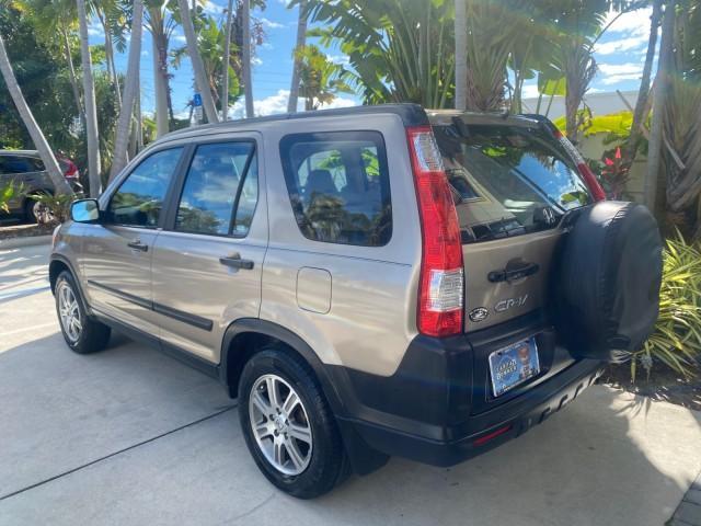 2005 Sahara Sand Metallic /Ivory Honda CR-V LX LOW MILES 52,177 SUV (SHSRD68595U) with an 2.4L DOHC MPFI 16-Valve i-VTEC I4 Engine engine, Automatic transmission, located at 4701 North Dixie Hwy, Pompano Beach, FL, 33064, (954) 422-2889, 26.240938, -80.123474 - OUR WEBPAGE FLORIDACARS1.COM HAS OVER 100 PHOTOS AND FREE CARFAX LINK 2005 HONDA CR-V LX VIN: SHSRD68595U306596 S H S R D 6 8 5 9 5 U 3 0 6 5 9 6 4 DOOR WAGON/SPORT UTILITY 2.4L I4 F DOHC GASOLINE 29 MPG FRONT WHEEL DRIVE Features ABS Brakes Air Conditioning AM/FM Stereo Automatic Transmission Casse - Photo#33