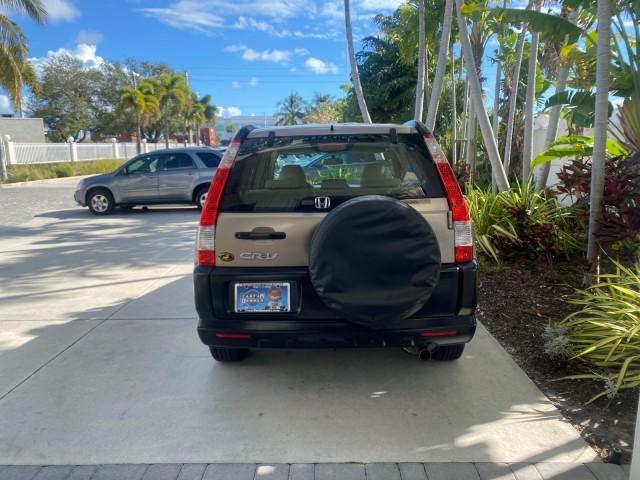 2005 Sahara Sand Metallic /Ivory Honda CR-V LX LOW MILES 52,177 SUV (SHSRD68595U) with an 2.4L DOHC MPFI 16-Valve i-VTEC I4 Engine engine, Automatic transmission, located at 4701 North Dixie Hwy, Pompano Beach, FL, 33064, (954) 422-2889, 26.240938, -80.123474 - OUR WEBPAGE FLORIDACARS1.COM HAS OVER 100 PHOTOS AND FREE CARFAX LINK 2005 HONDA CR-V LX VIN: SHSRD68595U306596 S H S R D 6 8 5 9 5 U 3 0 6 5 9 6 4 DOOR WAGON/SPORT UTILITY 2.4L I4 F DOHC GASOLINE 29 MPG FRONT WHEEL DRIVE Features ABS Brakes Air Conditioning AM/FM Stereo Automatic Transmission Casse - Photo#34
