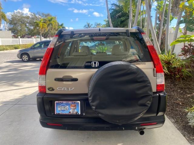 2005 Sahara Sand Metallic /Ivory Honda CR-V LX LOW MILES 52,177 SUV (SHSRD68595U) with an 2.4L DOHC MPFI 16-Valve i-VTEC I4 Engine engine, Automatic transmission, located at 4701 North Dixie Hwy, Pompano Beach, FL, 33064, (954) 422-2889, 26.240938, -80.123474 - OUR WEBPAGE FLORIDACARS1.COM HAS OVER 100 PHOTOS AND FREE CARFAX LINK 2005 HONDA CR-V LX VIN: SHSRD68595U306596 S H S R D 6 8 5 9 5 U 3 0 6 5 9 6 4 DOOR WAGON/SPORT UTILITY 2.4L I4 F DOHC GASOLINE 29 MPG FRONT WHEEL DRIVE Features ABS Brakes Air Conditioning AM/FM Stereo Automatic Transmission Casse - Photo#35