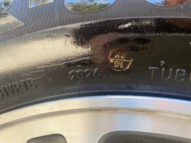 2005 Sahara Sand Metallic /Ivory Honda CR-V LX LOW MILES 52,177 SUV (SHSRD68595U) with an 2.4L DOHC MPFI 16-Valve i-VTEC I4 Engine engine, Automatic transmission, located at 4701 North Dixie Hwy, Pompano Beach, FL, 33064, (954) 422-2889, 26.240938, -80.123474 - OUR WEBPAGE FLORIDACARS1.COM HAS OVER 100 PHOTOS AND FREE CARFAX LINK 2005 HONDA CR-V LX VIN: SHSRD68595U306596 S H S R D 6 8 5 9 5 U 3 0 6 5 9 6 4 DOOR WAGON/SPORT UTILITY 2.4L I4 F DOHC GASOLINE 29 MPG FRONT WHEEL DRIVE Features ABS Brakes Air Conditioning AM/FM Stereo Automatic Transmission Casse - Photo#36