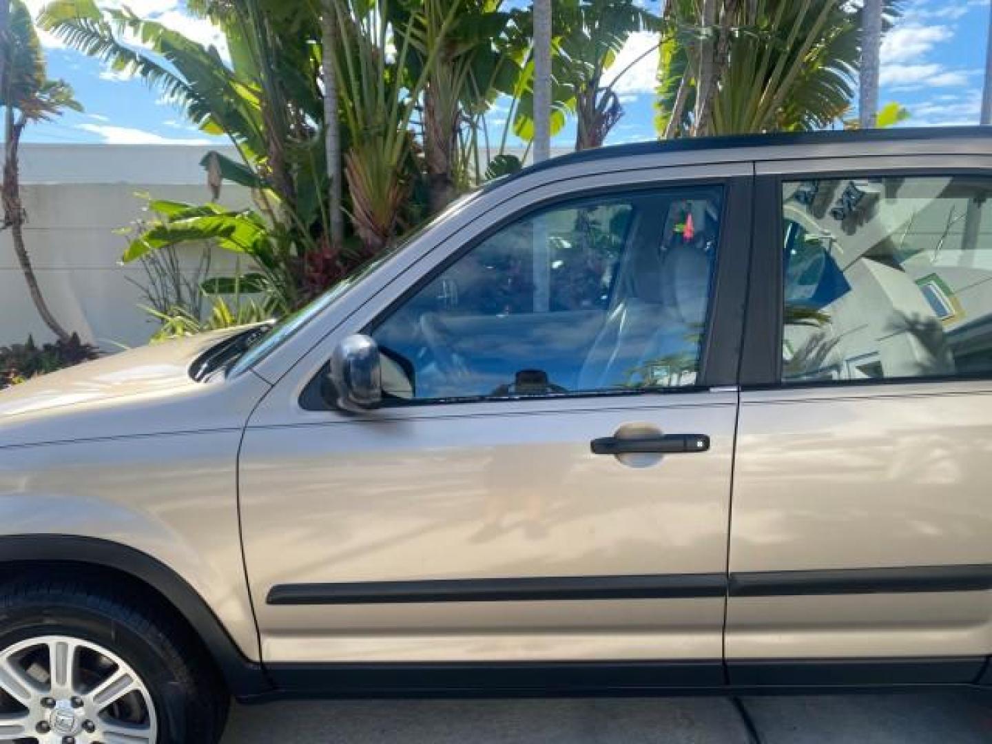 2005 Sahara Sand Metallic /Ivory Honda CR-V LX LOW MILES 52,177 SUV (SHSRD68595U) with an 2.4L DOHC MPFI 16-Valve i-VTEC I4 Engine engine, Automatic transmission, located at 4701 North Dixie Hwy, Pompano Beach, FL, 33064, (954) 422-2889, 26.240938, -80.123474 - OUR WEBPAGE FLORIDACARS1.COM HAS OVER 100 PHOTOS AND FREE CARFAX LINK 2005 HONDA CR-V LX VIN: SHSRD68595U306596 S H S R D 6 8 5 9 5 U 3 0 6 5 9 6 4 DOOR WAGON/SPORT UTILITY 2.4L I4 F DOHC GASOLINE 29 MPG FRONT WHEEL DRIVE Features ABS Brakes Air Conditioning AM/FM Stereo Automatic Transmission Casse - Photo#37