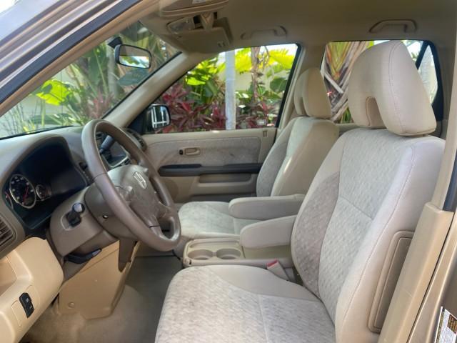 2005 Sahara Sand Metallic /Ivory Honda CR-V LX LOW MILES 52,177 SUV (SHSRD68595U) with an 2.4L DOHC MPFI 16-Valve i-VTEC I4 Engine engine, Automatic transmission, located at 4701 North Dixie Hwy, Pompano Beach, FL, 33064, (954) 422-2889, 26.240938, -80.123474 - OUR WEBPAGE FLORIDACARS1.COM HAS OVER 100 PHOTOS AND FREE CARFAX LINK 2005 HONDA CR-V LX VIN: SHSRD68595U306596 S H S R D 6 8 5 9 5 U 3 0 6 5 9 6 4 DOOR WAGON/SPORT UTILITY 2.4L I4 F DOHC GASOLINE 29 MPG FRONT WHEEL DRIVE Features ABS Brakes Air Conditioning AM/FM Stereo Automatic Transmission Casse - Photo#43