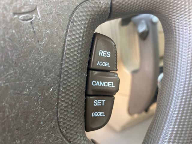 2005 Sahara Sand Metallic /Ivory Honda CR-V LX LOW MILES 52,177 SUV (SHSRD68595U) with an 2.4L DOHC MPFI 16-Valve i-VTEC I4 Engine engine, Automatic transmission, located at 4701 North Dixie Hwy, Pompano Beach, FL, 33064, (954) 422-2889, 26.240938, -80.123474 - OUR WEBPAGE FLORIDACARS1.COM HAS OVER 100 PHOTOS AND FREE CARFAX LINK 2005 HONDA CR-V LX VIN: SHSRD68595U306596 S H S R D 6 8 5 9 5 U 3 0 6 5 9 6 4 DOOR WAGON/SPORT UTILITY 2.4L I4 F DOHC GASOLINE 29 MPG FRONT WHEEL DRIVE Features ABS Brakes Air Conditioning AM/FM Stereo Automatic Transmission Casse - Photo#47