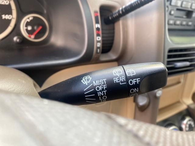 2005 Sahara Sand Metallic /Ivory Honda CR-V LX LOW MILES 52,177 SUV (SHSRD68595U) with an 2.4L DOHC MPFI 16-Valve i-VTEC I4 Engine engine, Automatic transmission, located at 4701 North Dixie Hwy, Pompano Beach, FL, 33064, (954) 422-2889, 26.240938, -80.123474 - OUR WEBPAGE FLORIDACARS1.COM HAS OVER 100 PHOTOS AND FREE CARFAX LINK 2005 HONDA CR-V LX VIN: SHSRD68595U306596 S H S R D 6 8 5 9 5 U 3 0 6 5 9 6 4 DOOR WAGON/SPORT UTILITY 2.4L I4 F DOHC GASOLINE 29 MPG FRONT WHEEL DRIVE Features ABS Brakes Air Conditioning AM/FM Stereo Automatic Transmission Casse - Photo#49