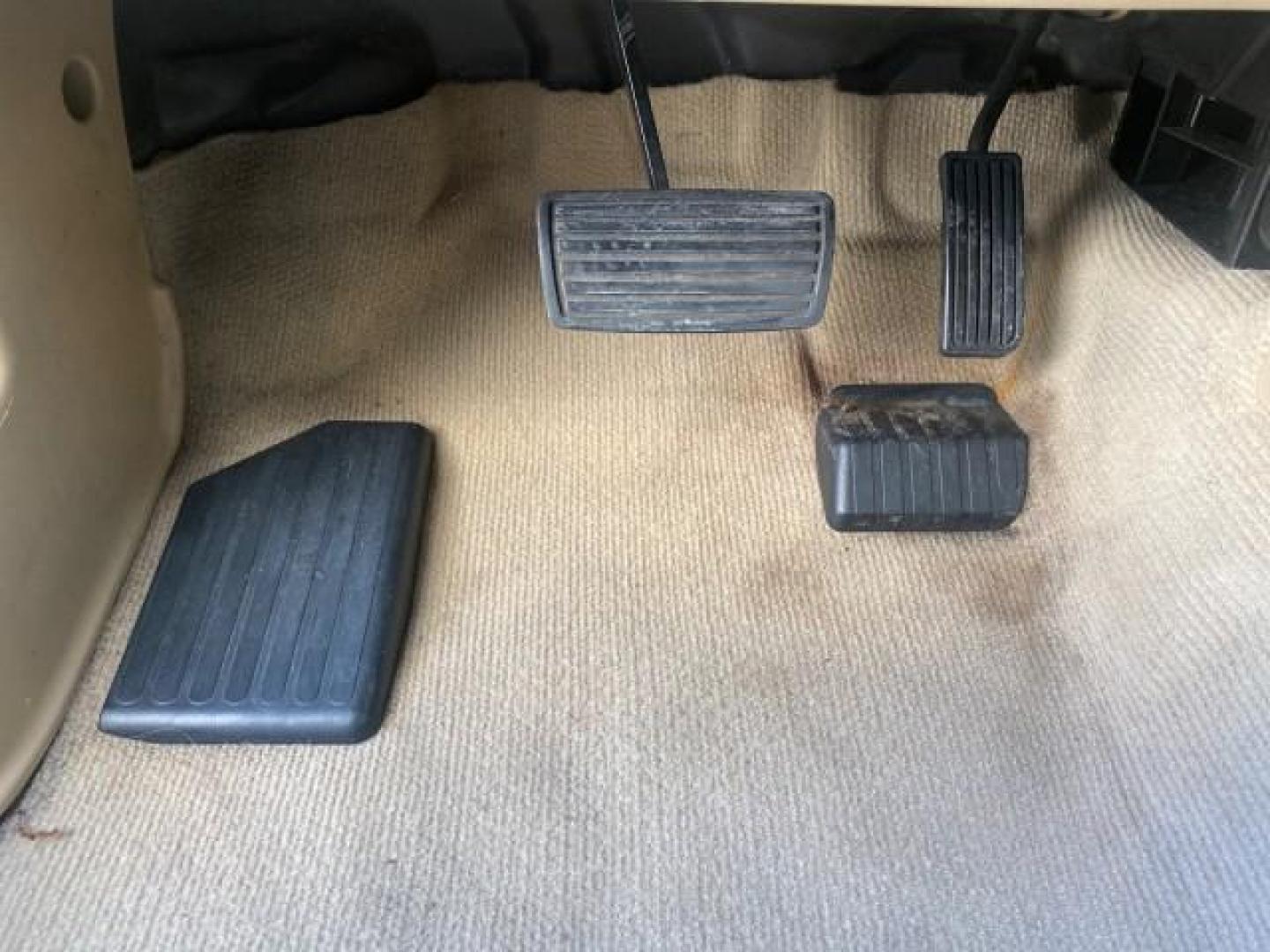 2005 Sahara Sand Metallic /Ivory Honda CR-V LX LOW MILES 52,177 SUV (SHSRD68595U) with an 2.4L DOHC MPFI 16-Valve i-VTEC I4 Engine engine, Automatic transmission, located at 4701 North Dixie Hwy, Pompano Beach, FL, 33064, (954) 422-2889, 26.240938, -80.123474 - OUR WEBPAGE FLORIDACARS1.COM HAS OVER 100 PHOTOS AND FREE CARFAX LINK 2005 HONDA CR-V LX VIN: SHSRD68595U306596 S H S R D 6 8 5 9 5 U 3 0 6 5 9 6 4 DOOR WAGON/SPORT UTILITY 2.4L I4 F DOHC GASOLINE 29 MPG FRONT WHEEL DRIVE Features ABS Brakes Air Conditioning AM/FM Stereo Automatic Transmission Casse - Photo#51