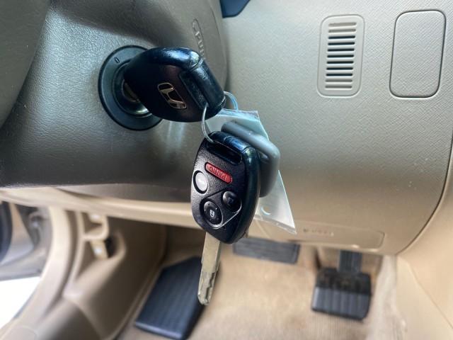 2005 Sahara Sand Metallic /Ivory Honda CR-V LX LOW MILES 52,177 SUV (SHSRD68595U) with an 2.4L DOHC MPFI 16-Valve i-VTEC I4 Engine engine, Automatic transmission, located at 4701 North Dixie Hwy, Pompano Beach, FL, 33064, (954) 422-2889, 26.240938, -80.123474 - OUR WEBPAGE FLORIDACARS1.COM HAS OVER 100 PHOTOS AND FREE CARFAX LINK 2005 HONDA CR-V LX VIN: SHSRD68595U306596 S H S R D 6 8 5 9 5 U 3 0 6 5 9 6 4 DOOR WAGON/SPORT UTILITY 2.4L I4 F DOHC GASOLINE 29 MPG FRONT WHEEL DRIVE Features ABS Brakes Air Conditioning AM/FM Stereo Automatic Transmission Casse - Photo#52