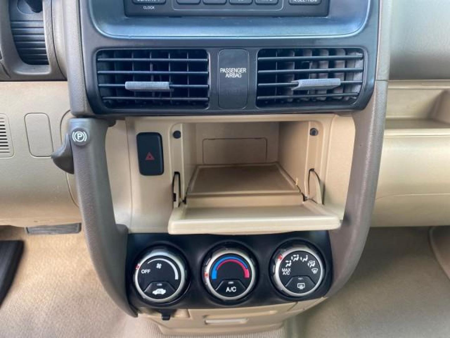 2005 Sahara Sand Metallic /Ivory Honda CR-V LX LOW MILES 52,177 SUV (SHSRD68595U) with an 2.4L DOHC MPFI 16-Valve i-VTEC I4 Engine engine, Automatic transmission, located at 4701 North Dixie Hwy, Pompano Beach, FL, 33064, (954) 422-2889, 26.240938, -80.123474 - OUR WEBPAGE FLORIDACARS1.COM HAS OVER 100 PHOTOS AND FREE CARFAX LINK 2005 HONDA CR-V LX VIN: SHSRD68595U306596 S H S R D 6 8 5 9 5 U 3 0 6 5 9 6 4 DOOR WAGON/SPORT UTILITY 2.4L I4 F DOHC GASOLINE 29 MPG FRONT WHEEL DRIVE Features ABS Brakes Air Conditioning AM/FM Stereo Automatic Transmission Casse - Photo#57