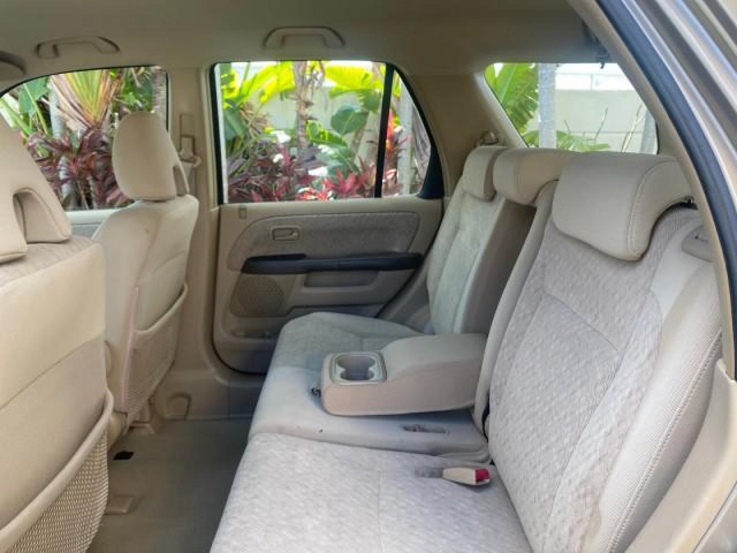 2005 Sahara Sand Metallic /Ivory Honda CR-V LX LOW MILES 52,177 SUV (SHSRD68595U) with an 2.4L DOHC MPFI 16-Valve i-VTEC I4 Engine engine, Automatic transmission, located at 4701 North Dixie Hwy, Pompano Beach, FL, 33064, (954) 422-2889, 26.240938, -80.123474 - OUR WEBPAGE FLORIDACARS1.COM HAS OVER 100 PHOTOS AND FREE CARFAX LINK 2005 HONDA CR-V LX VIN: SHSRD68595U306596 S H S R D 6 8 5 9 5 U 3 0 6 5 9 6 4 DOOR WAGON/SPORT UTILITY 2.4L I4 F DOHC GASOLINE 29 MPG FRONT WHEEL DRIVE Features ABS Brakes Air Conditioning AM/FM Stereo Automatic Transmission Casse - Photo#73