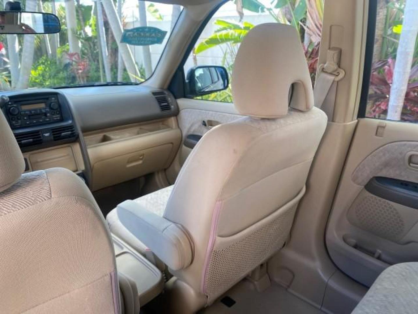 2005 Sahara Sand Metallic /Ivory Honda CR-V LX LOW MILES 52,177 SUV (SHSRD68595U) with an 2.4L DOHC MPFI 16-Valve i-VTEC I4 Engine engine, Automatic transmission, located at 4701 North Dixie Hwy, Pompano Beach, FL, 33064, (954) 422-2889, 26.240938, -80.123474 - OUR WEBPAGE FLORIDACARS1.COM HAS OVER 100 PHOTOS AND FREE CARFAX LINK 2005 HONDA CR-V LX VIN: SHSRD68595U306596 S H S R D 6 8 5 9 5 U 3 0 6 5 9 6 4 DOOR WAGON/SPORT UTILITY 2.4L I4 F DOHC GASOLINE 29 MPG FRONT WHEEL DRIVE Features ABS Brakes Air Conditioning AM/FM Stereo Automatic Transmission Casse - Photo#79