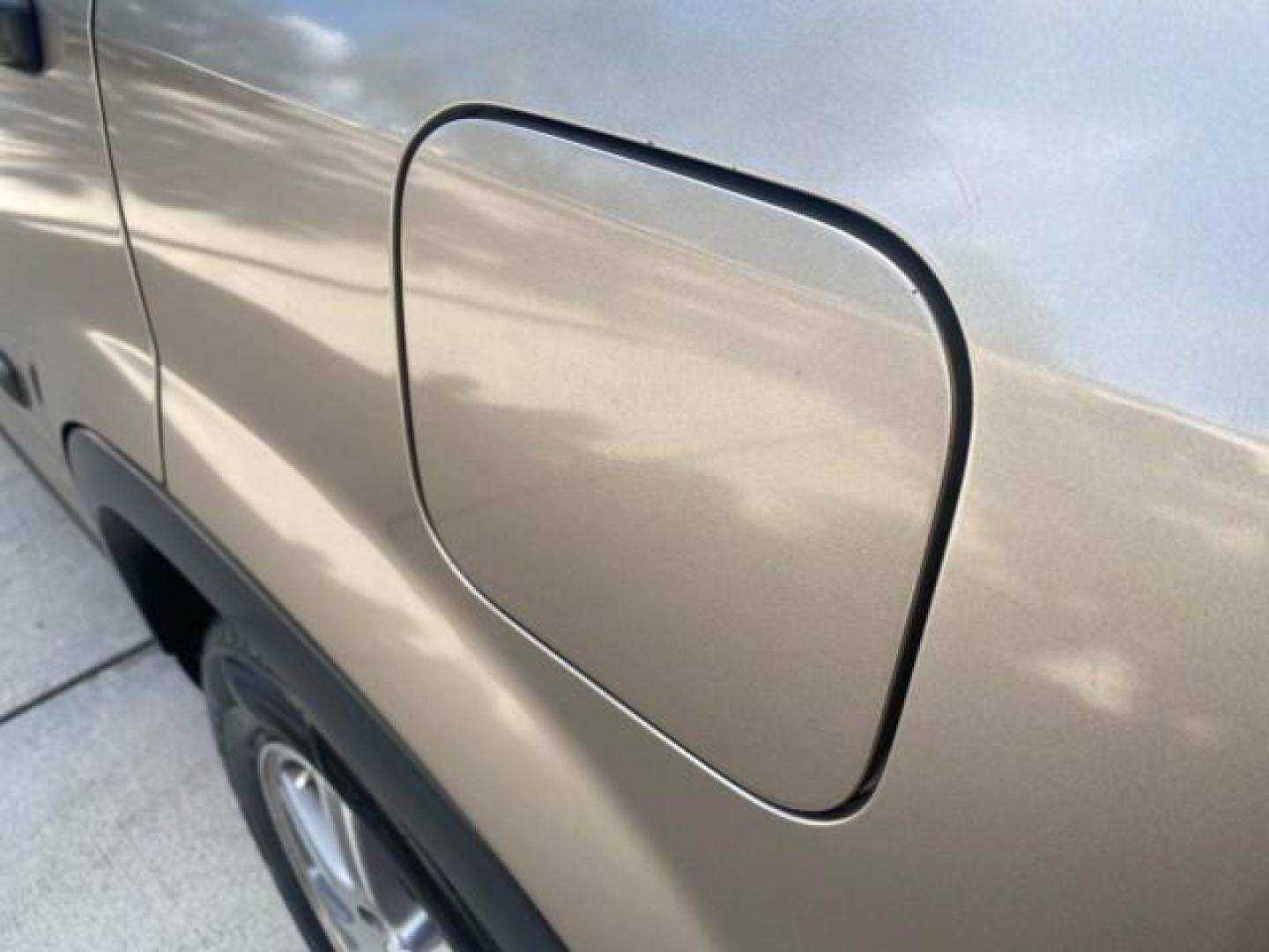 2005 Sahara Sand Metallic /Ivory Honda CR-V LX LOW MILES 52,177 SUV (SHSRD68595U) with an 2.4L DOHC MPFI 16-Valve i-VTEC I4 Engine engine, Automatic transmission, located at 4701 North Dixie Hwy, Pompano Beach, FL, 33064, (954) 422-2889, 26.240938, -80.123474 - OUR WEBPAGE FLORIDACARS1.COM HAS OVER 100 PHOTOS AND FREE CARFAX LINK 2005 HONDA CR-V LX VIN: SHSRD68595U306596 S H S R D 6 8 5 9 5 U 3 0 6 5 9 6 4 DOOR WAGON/SPORT UTILITY 2.4L I4 F DOHC GASOLINE 29 MPG FRONT WHEEL DRIVE Features ABS Brakes Air Conditioning AM/FM Stereo Automatic Transmission Casse - Photo#83