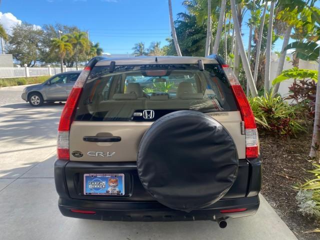 2005 Sahara Sand Metallic /Ivory Honda CR-V LX LOW MILES 52,177 SUV (SHSRD68595U) with an 2.4L DOHC MPFI 16-Valve i-VTEC I4 Engine engine, Automatic transmission, located at 4701 North Dixie Hwy, Pompano Beach, FL, 33064, (954) 422-2889, 26.240938, -80.123474 - OUR WEBPAGE FLORIDACARS1.COM HAS OVER 100 PHOTOS AND FREE CARFAX LINK 2005 HONDA CR-V LX VIN: SHSRD68595U306596 S H S R D 6 8 5 9 5 U 3 0 6 5 9 6 4 DOOR WAGON/SPORT UTILITY 2.4L I4 F DOHC GASOLINE 29 MPG FRONT WHEEL DRIVE Features ABS Brakes Air Conditioning AM/FM Stereo Automatic Transmission Casse - Photo#86