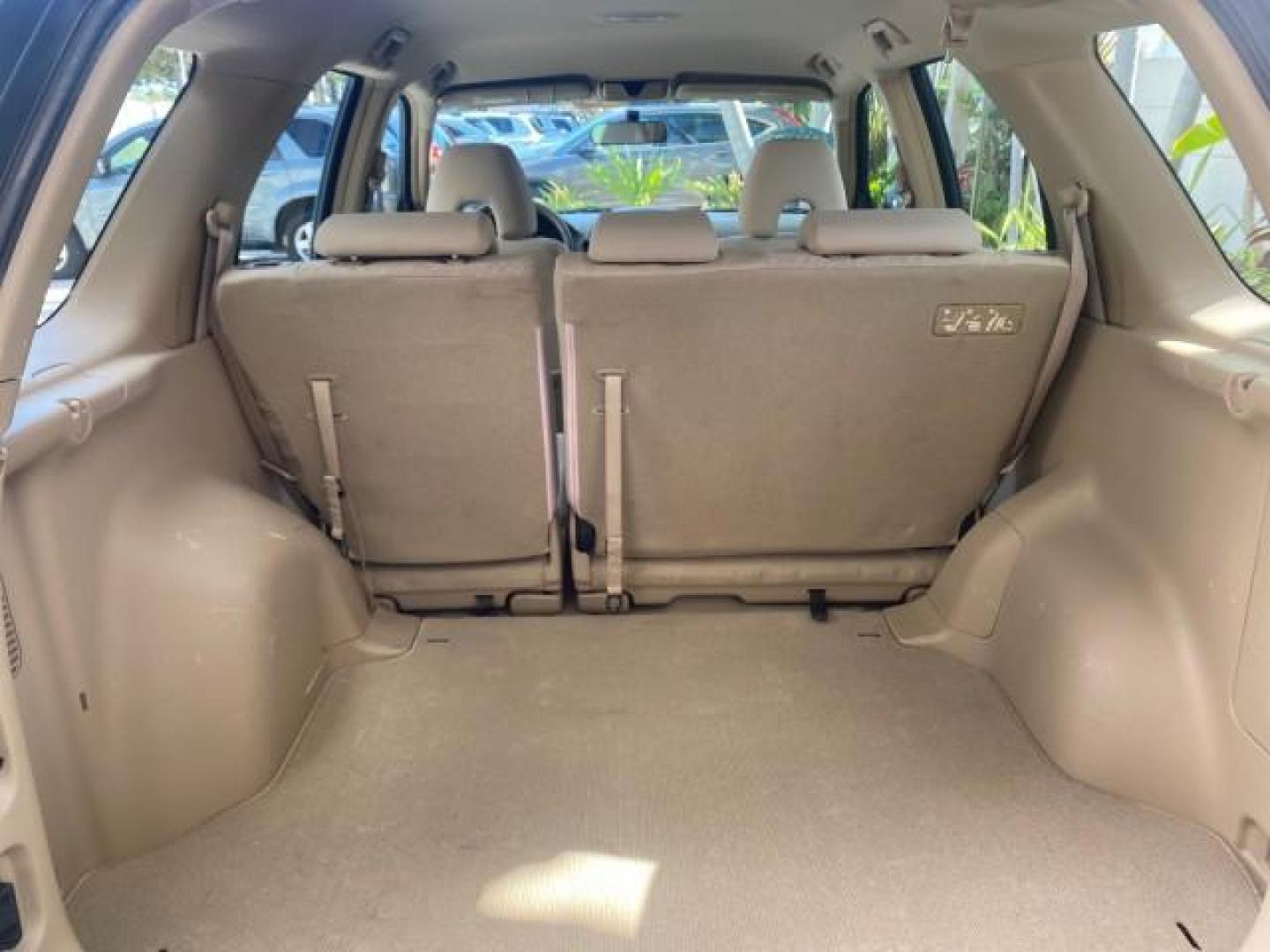 2005 Sahara Sand Metallic /Ivory Honda CR-V LX LOW MILES 52,177 SUV (SHSRD68595U) with an 2.4L DOHC MPFI 16-Valve i-VTEC I4 Engine engine, Automatic transmission, located at 4701 North Dixie Hwy, Pompano Beach, FL, 33064, (954) 422-2889, 26.240938, -80.123474 - OUR WEBPAGE FLORIDACARS1.COM HAS OVER 100 PHOTOS AND FREE CARFAX LINK 2005 HONDA CR-V LX VIN: SHSRD68595U306596 S H S R D 6 8 5 9 5 U 3 0 6 5 9 6 4 DOOR WAGON/SPORT UTILITY 2.4L I4 F DOHC GASOLINE 29 MPG FRONT WHEEL DRIVE Features ABS Brakes Air Conditioning AM/FM Stereo Automatic Transmission Casse - Photo#89