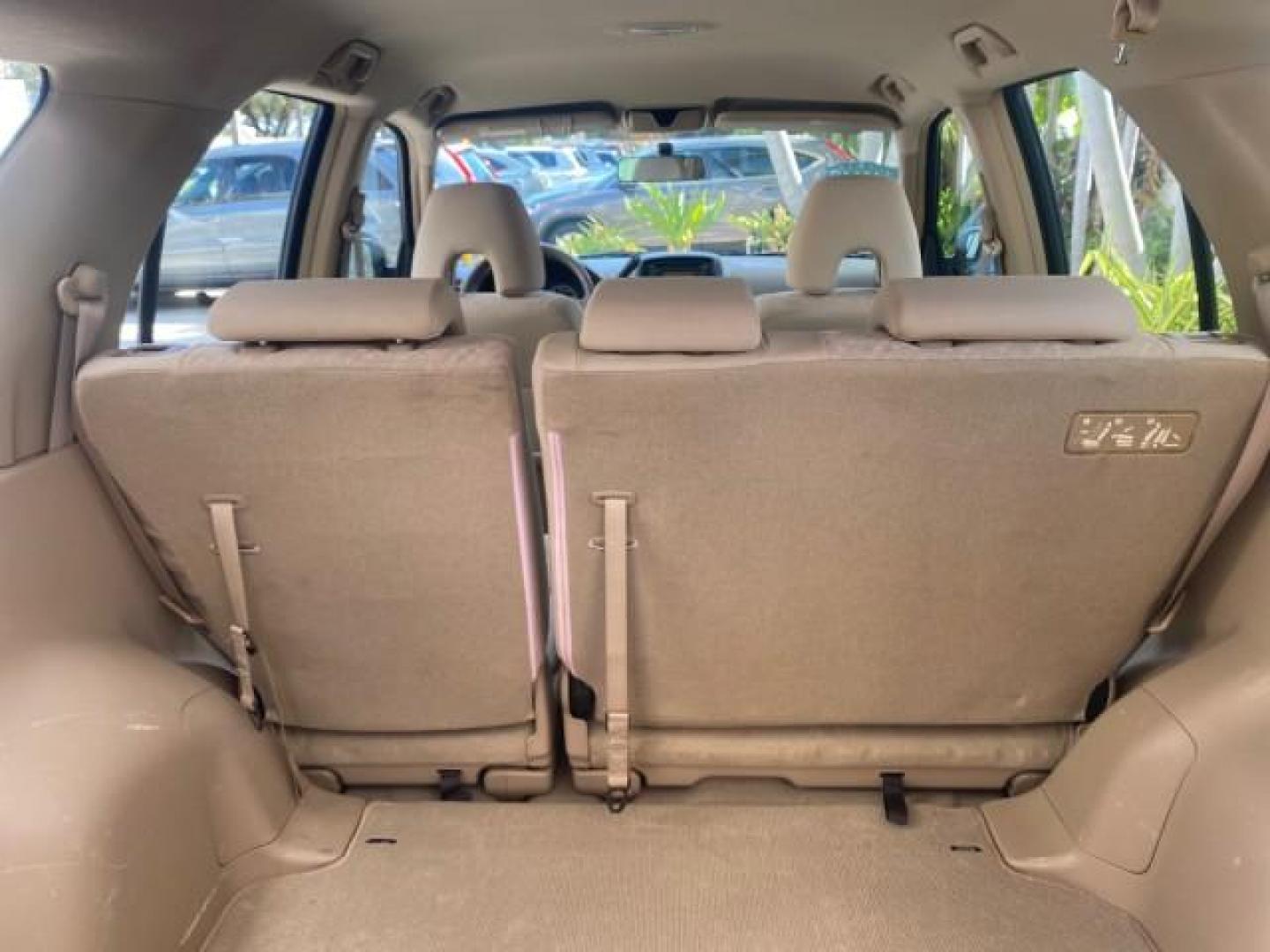 2005 Sahara Sand Metallic /Ivory Honda CR-V LX LOW MILES 52,177 SUV (SHSRD68595U) with an 2.4L DOHC MPFI 16-Valve i-VTEC I4 Engine engine, Automatic transmission, located at 4701 North Dixie Hwy, Pompano Beach, FL, 33064, (954) 422-2889, 26.240938, -80.123474 - OUR WEBPAGE FLORIDACARS1.COM HAS OVER 100 PHOTOS AND FREE CARFAX LINK 2005 HONDA CR-V LX VIN: SHSRD68595U306596 S H S R D 6 8 5 9 5 U 3 0 6 5 9 6 4 DOOR WAGON/SPORT UTILITY 2.4L I4 F DOHC GASOLINE 29 MPG FRONT WHEEL DRIVE Features ABS Brakes Air Conditioning AM/FM Stereo Automatic Transmission Casse - Photo#90