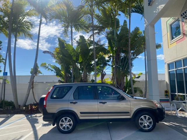 2005 Sahara Sand Metallic /Ivory Honda CR-V LX LOW MILES 52,177 SUV (SHSRD68595U) with an 2.4L DOHC MPFI 16-Valve i-VTEC I4 Engine engine, Automatic transmission, located at 4701 North Dixie Hwy, Pompano Beach, FL, 33064, (954) 422-2889, 26.240938, -80.123474 - OUR WEBPAGE FLORIDACARS1.COM HAS OVER 100 PHOTOS AND FREE CARFAX LINK 2005 HONDA CR-V LX VIN: SHSRD68595U306596 S H S R D 6 8 5 9 5 U 3 0 6 5 9 6 4 DOOR WAGON/SPORT UTILITY 2.4L I4 F DOHC GASOLINE 29 MPG FRONT WHEEL DRIVE Features ABS Brakes Air Conditioning AM/FM Stereo Automatic Transmission Casse - Photo#98