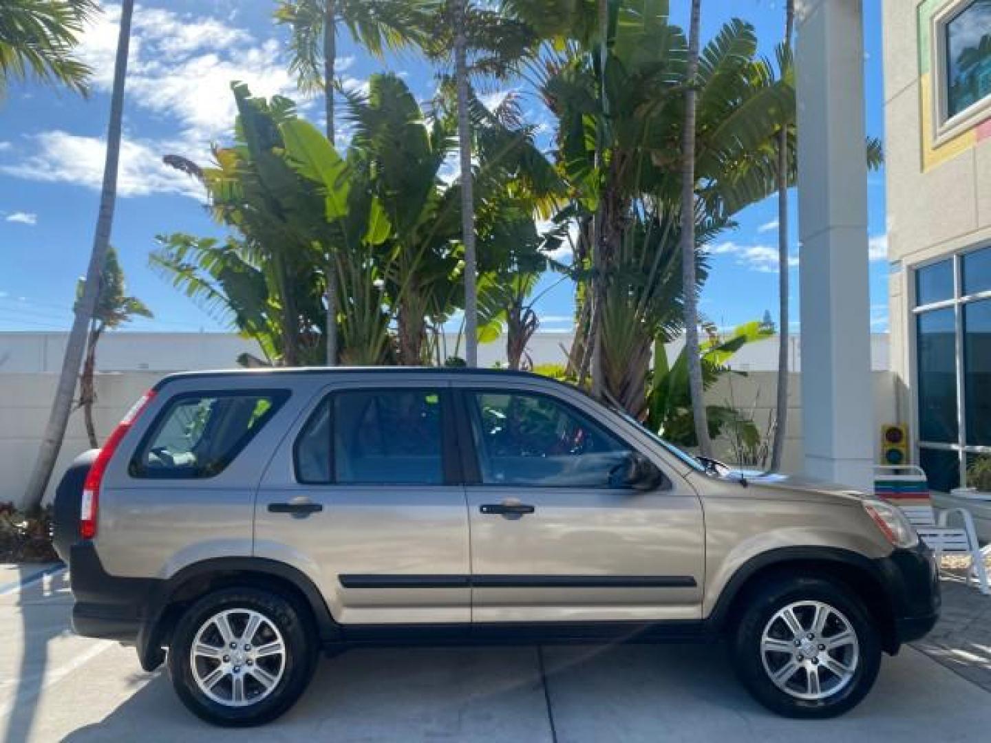 2005 Sahara Sand Metallic /Ivory Honda CR-V LX LOW MILES 52,177 SUV (SHSRD68595U) with an 2.4L DOHC MPFI 16-Valve i-VTEC I4 Engine engine, Automatic transmission, located at 4701 North Dixie Hwy, Pompano Beach, FL, 33064, (954) 422-2889, 26.240938, -80.123474 - OUR WEBPAGE FLORIDACARS1.COM HAS OVER 100 PHOTOS AND FREE CARFAX LINK 2005 HONDA CR-V LX VIN: SHSRD68595U306596 S H S R D 6 8 5 9 5 U 3 0 6 5 9 6 4 DOOR WAGON/SPORT UTILITY 2.4L I4 F DOHC GASOLINE 29 MPG FRONT WHEEL DRIVE Features ABS Brakes Air Conditioning AM/FM Stereo Automatic Transmission Casse - Photo#99